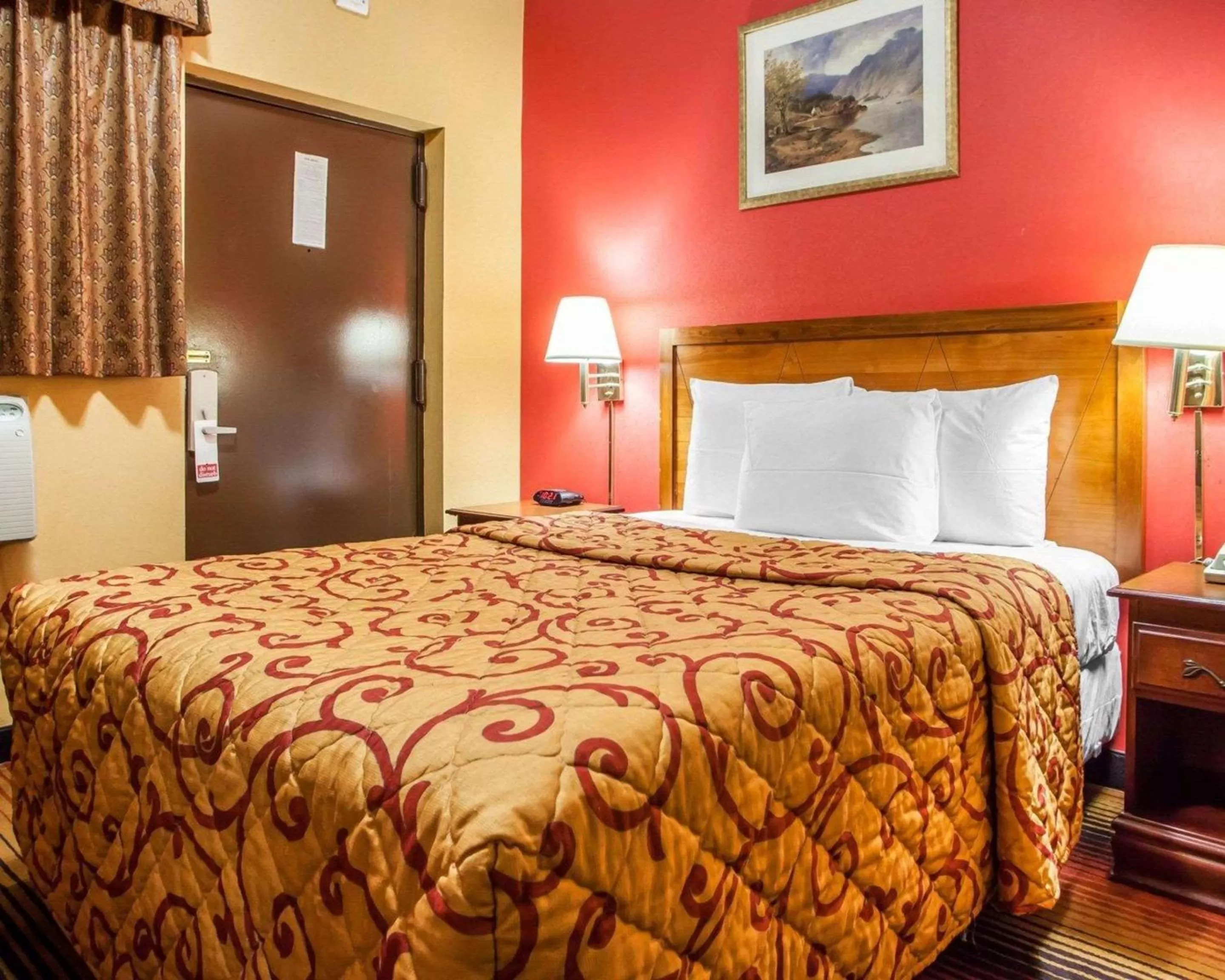 Photo of the whole room, Bed in Rodeway Inn