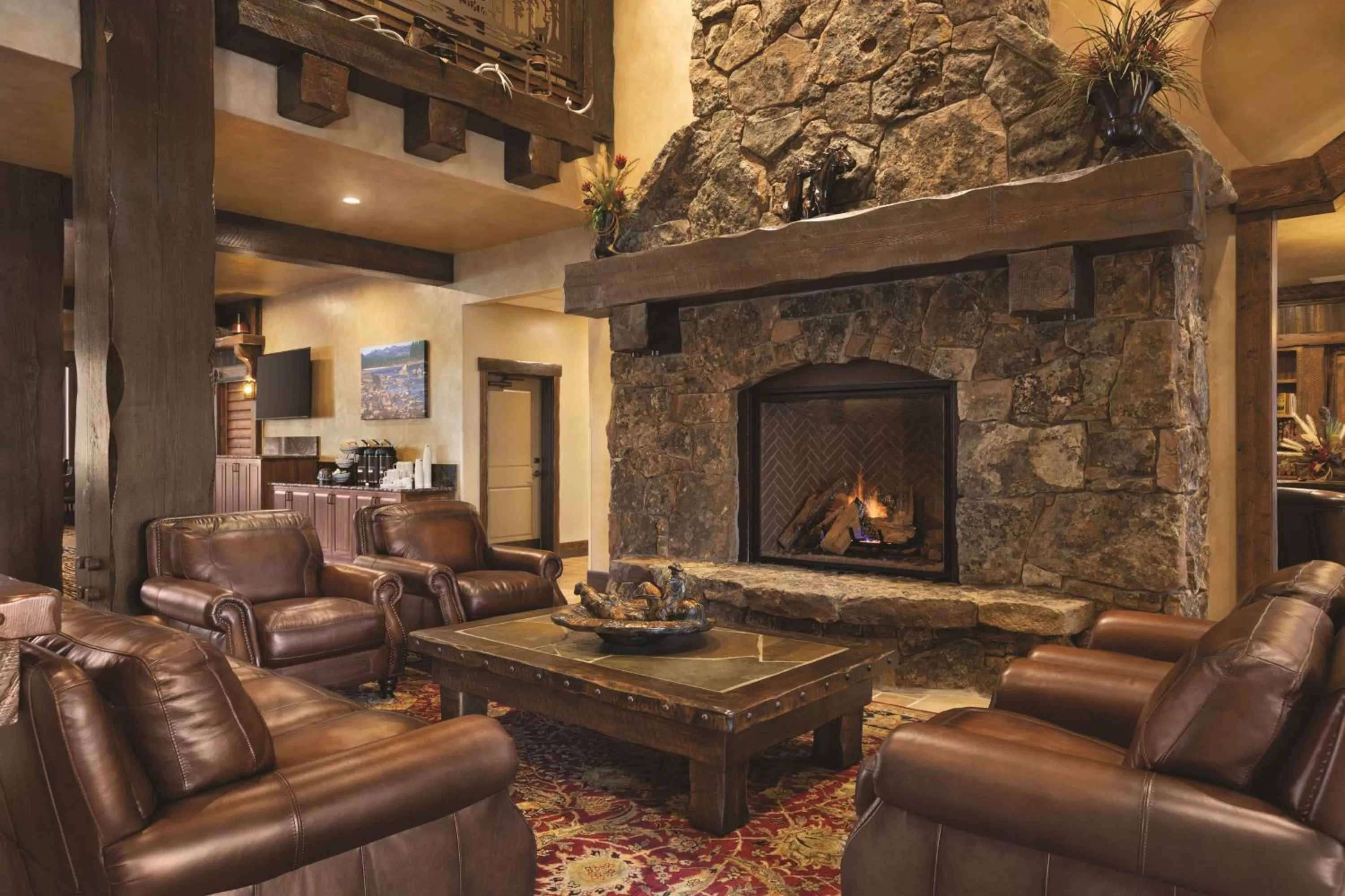 Lobby or reception in Glacier International Lodge