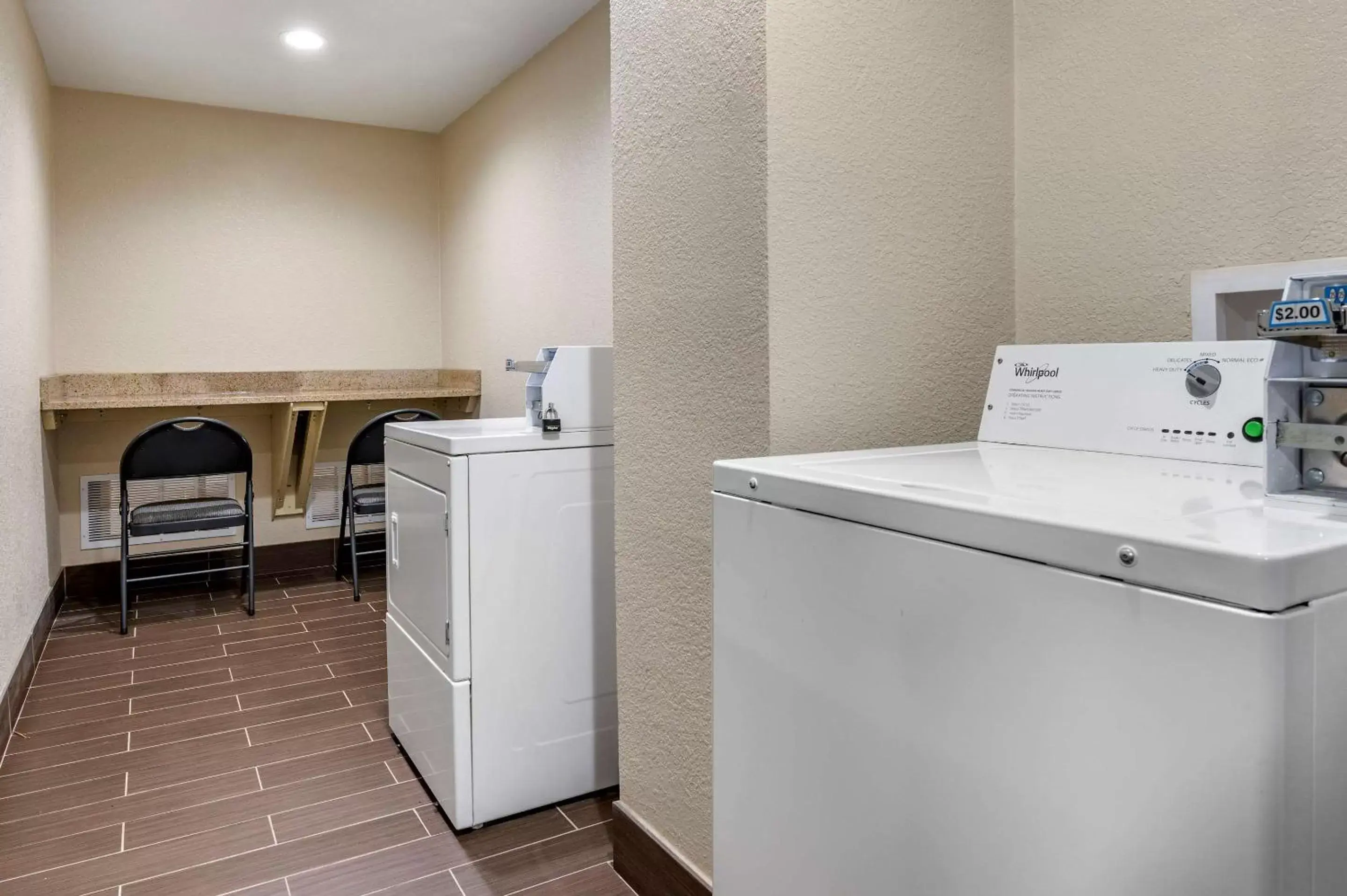 On site, Kitchen/Kitchenette in Comfort Inn Near Kokomo Speedway