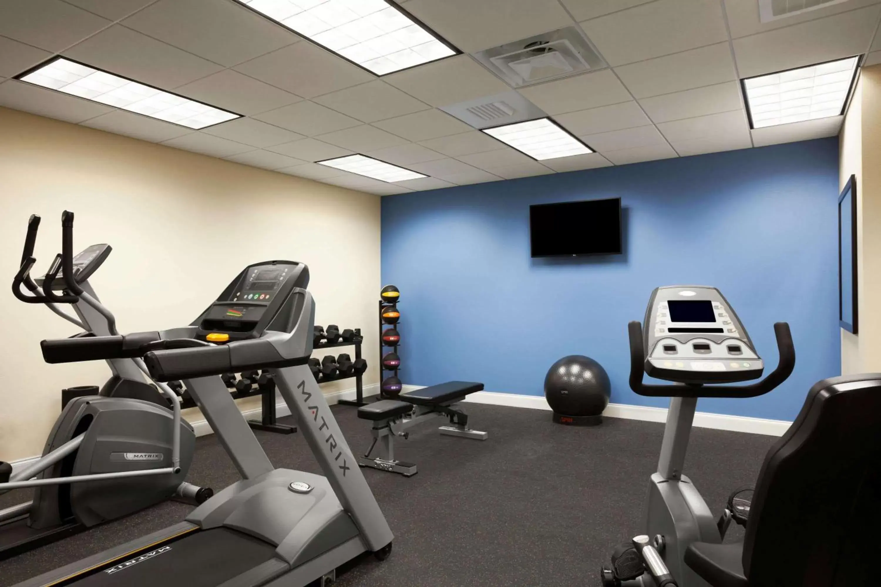 Activities, Fitness Center/Facilities in Days Inn & Suites by Wyndham Altoona