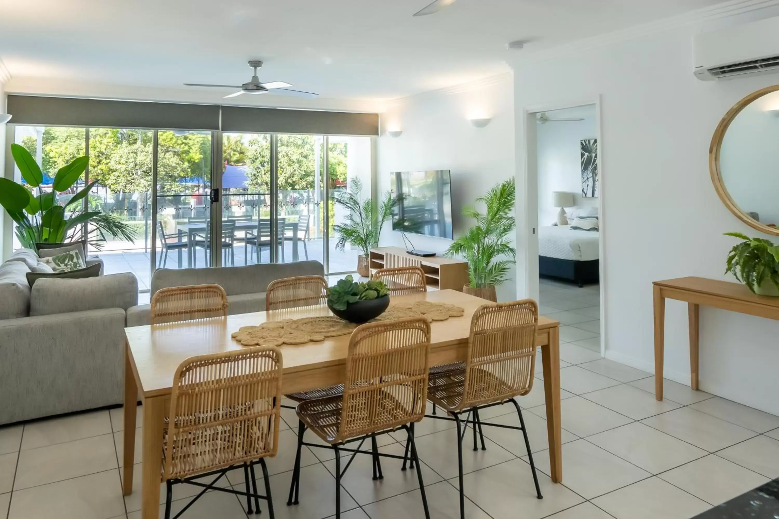 Balcony/Terrace, Dining Area in Waters Edge Apartment Cairns