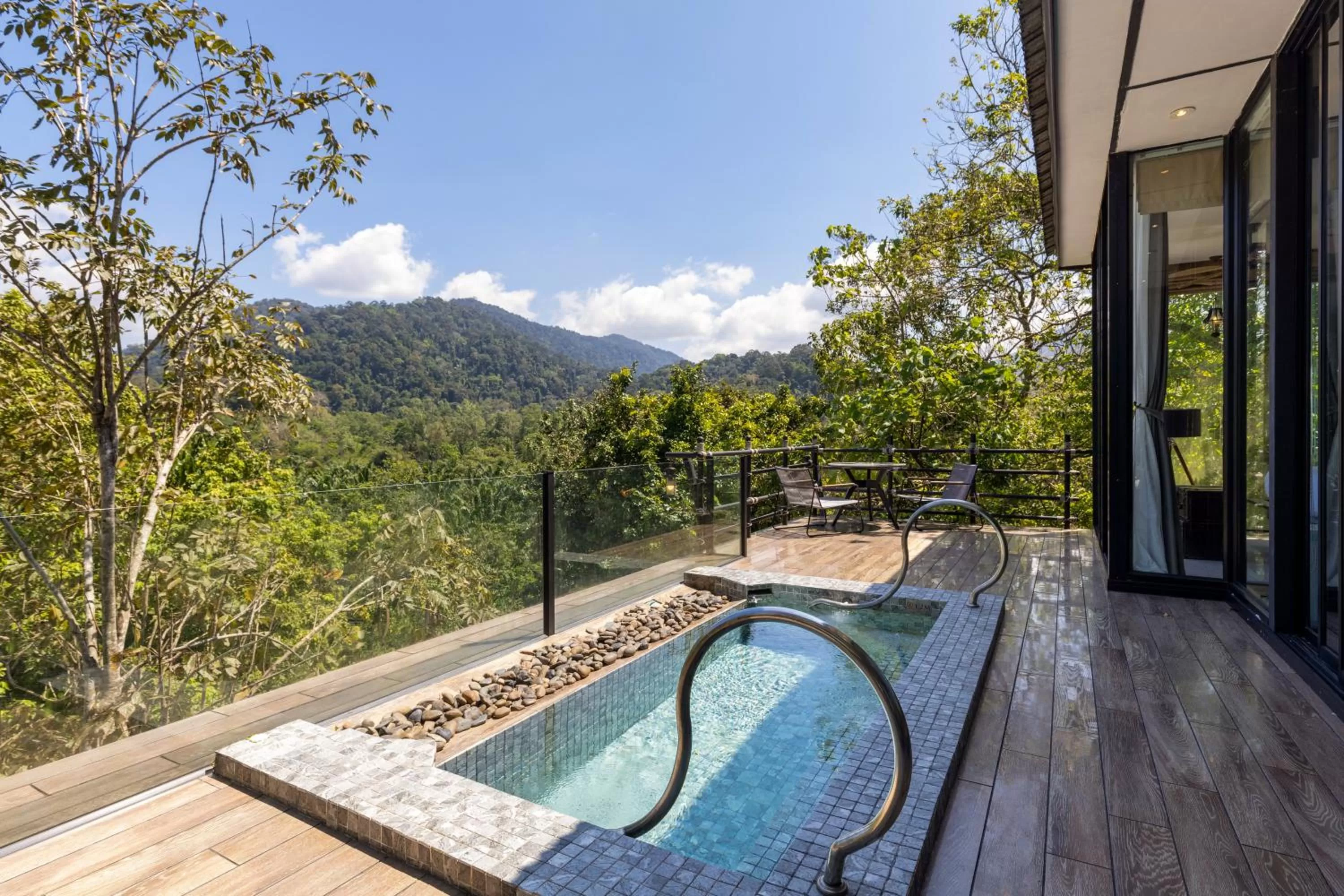 Swimming pool in Kachonghills Tented Resort Trang