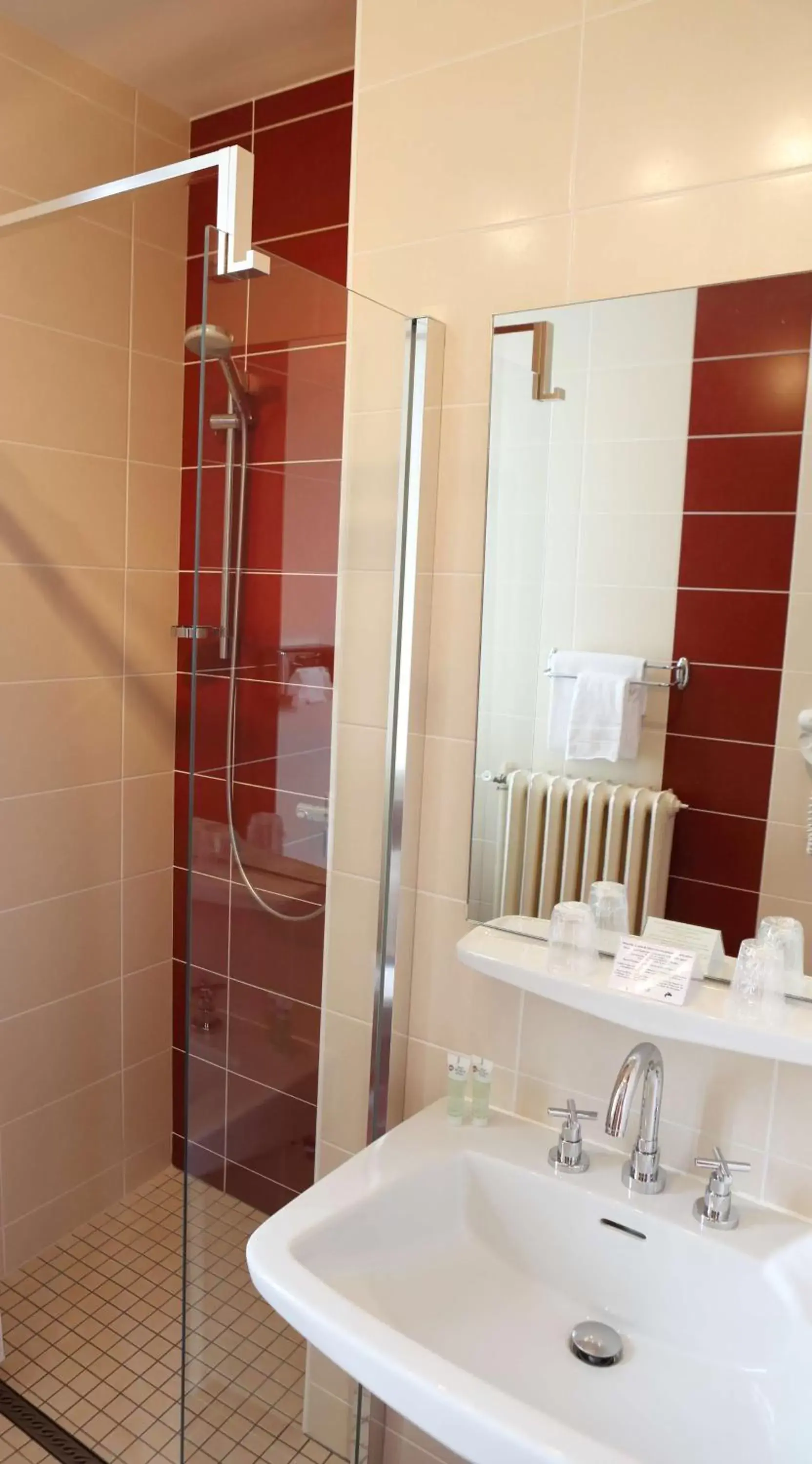 Photo of the whole room, Bathroom in Best Western Grand Hotel de Paris