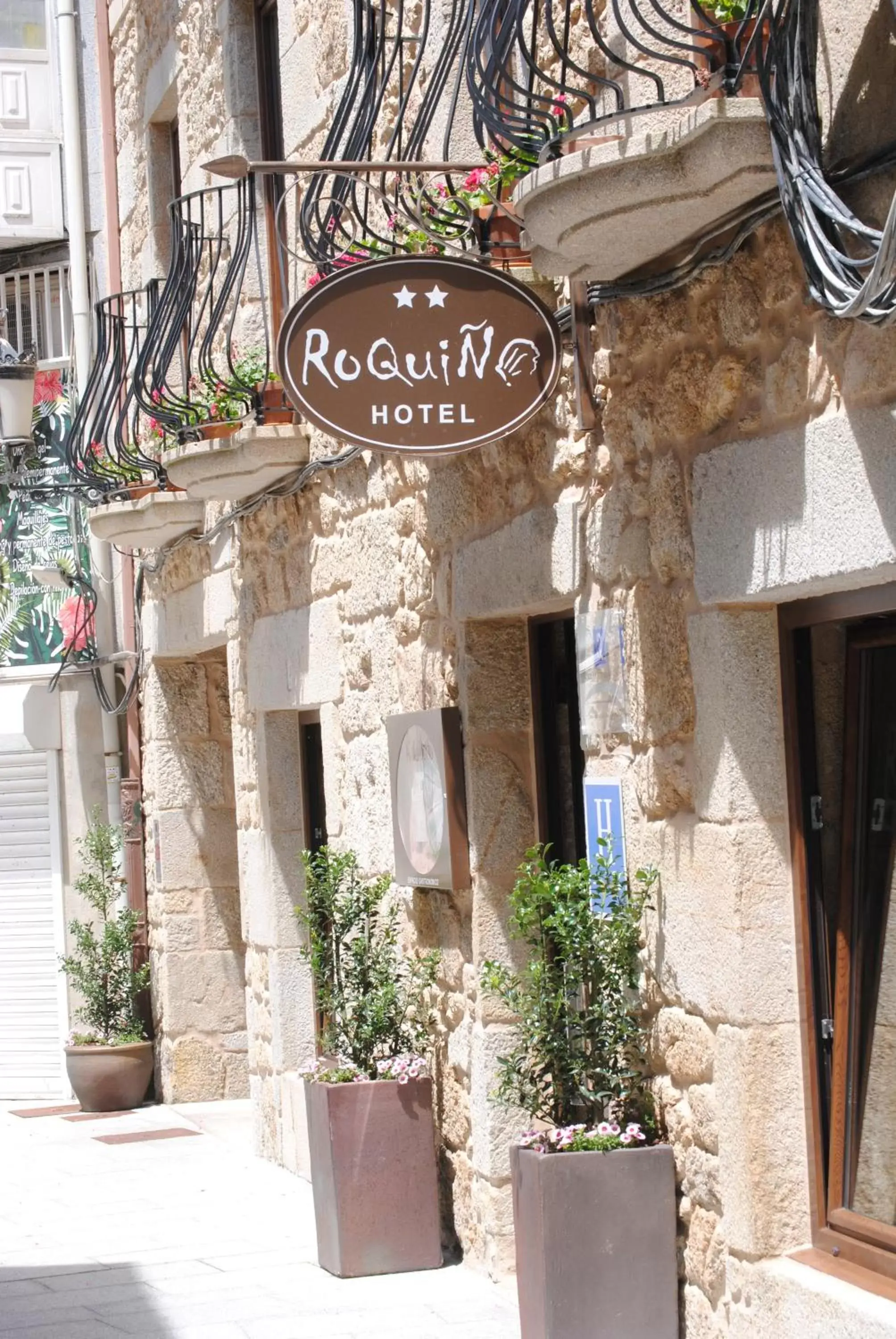 Facade/entrance in Hotel Roquiño