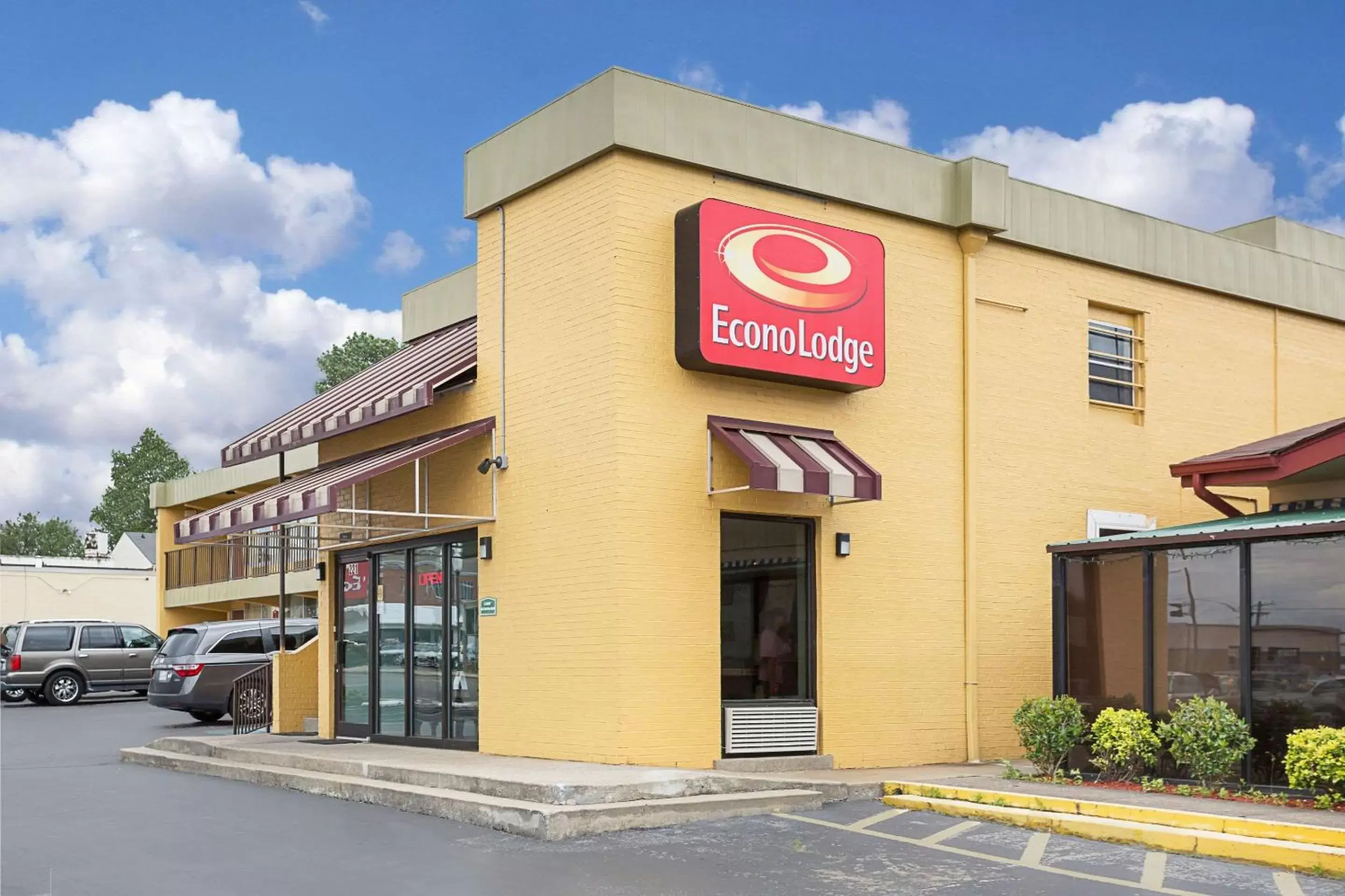 Property building in Econo Lodge Gallatin - Metro Nashville