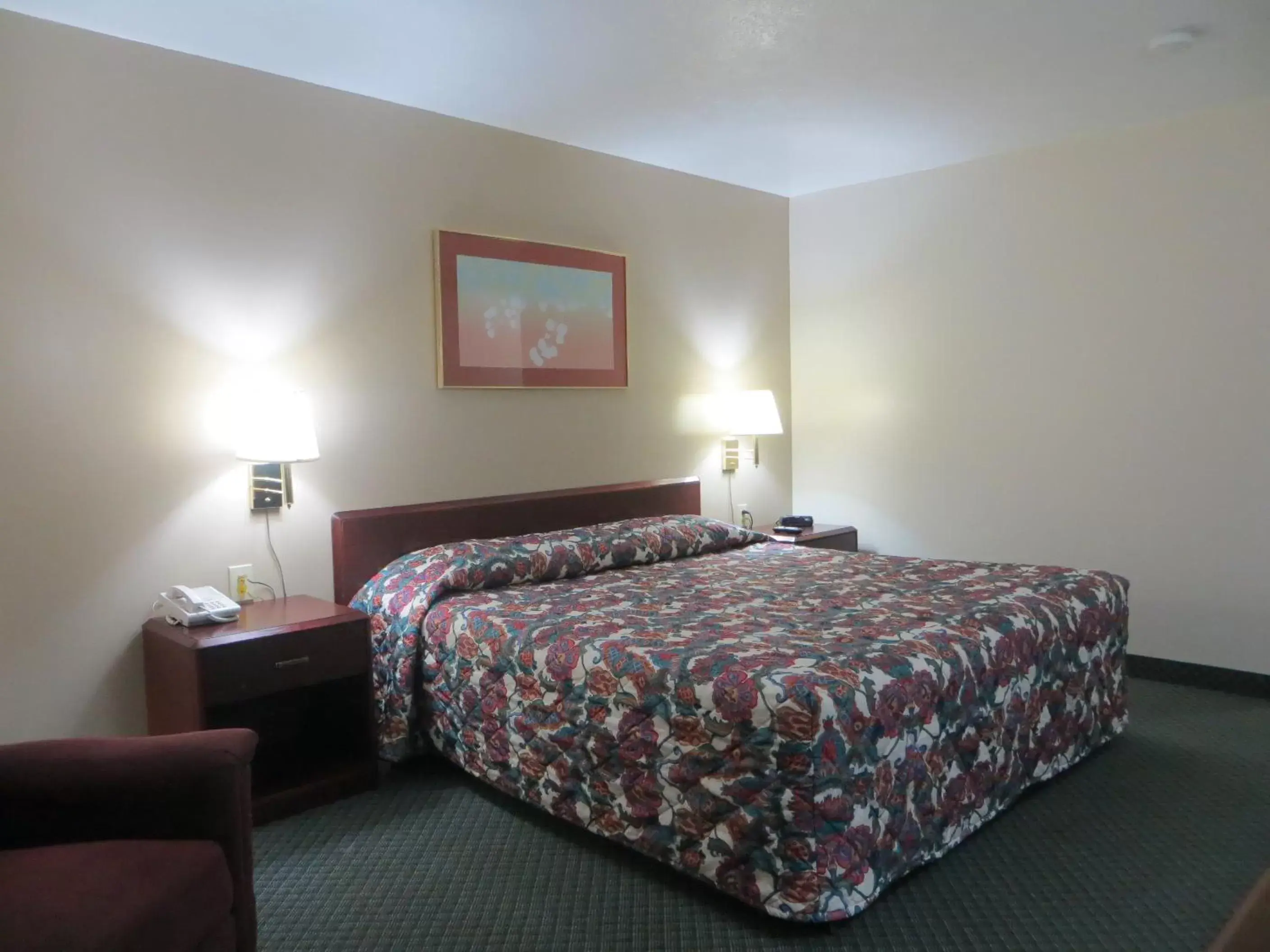 Bedroom, Bed in Cadillac Inn