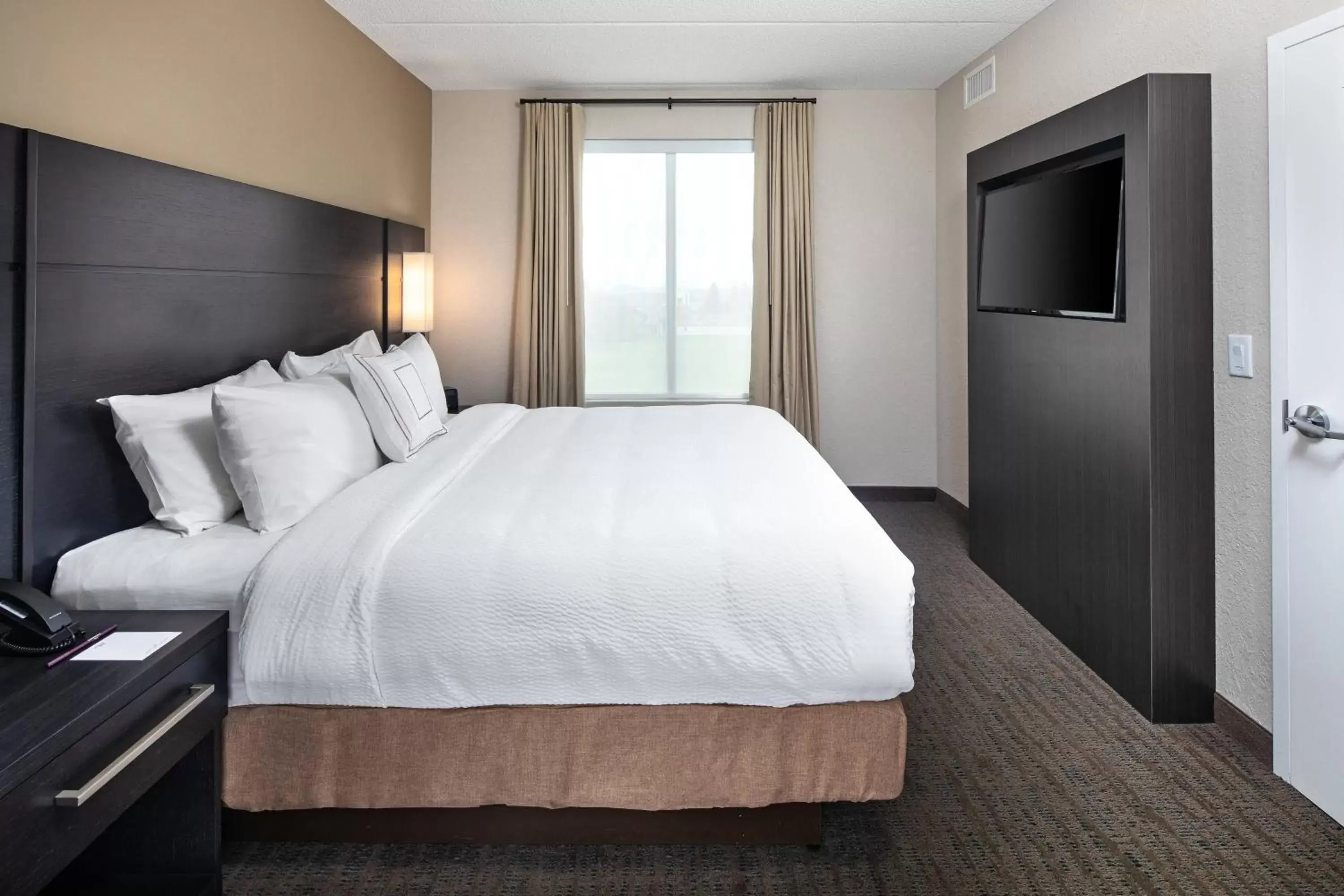 Bedroom, Bed in Residence Inn by Marriott Toronto Mississauga West