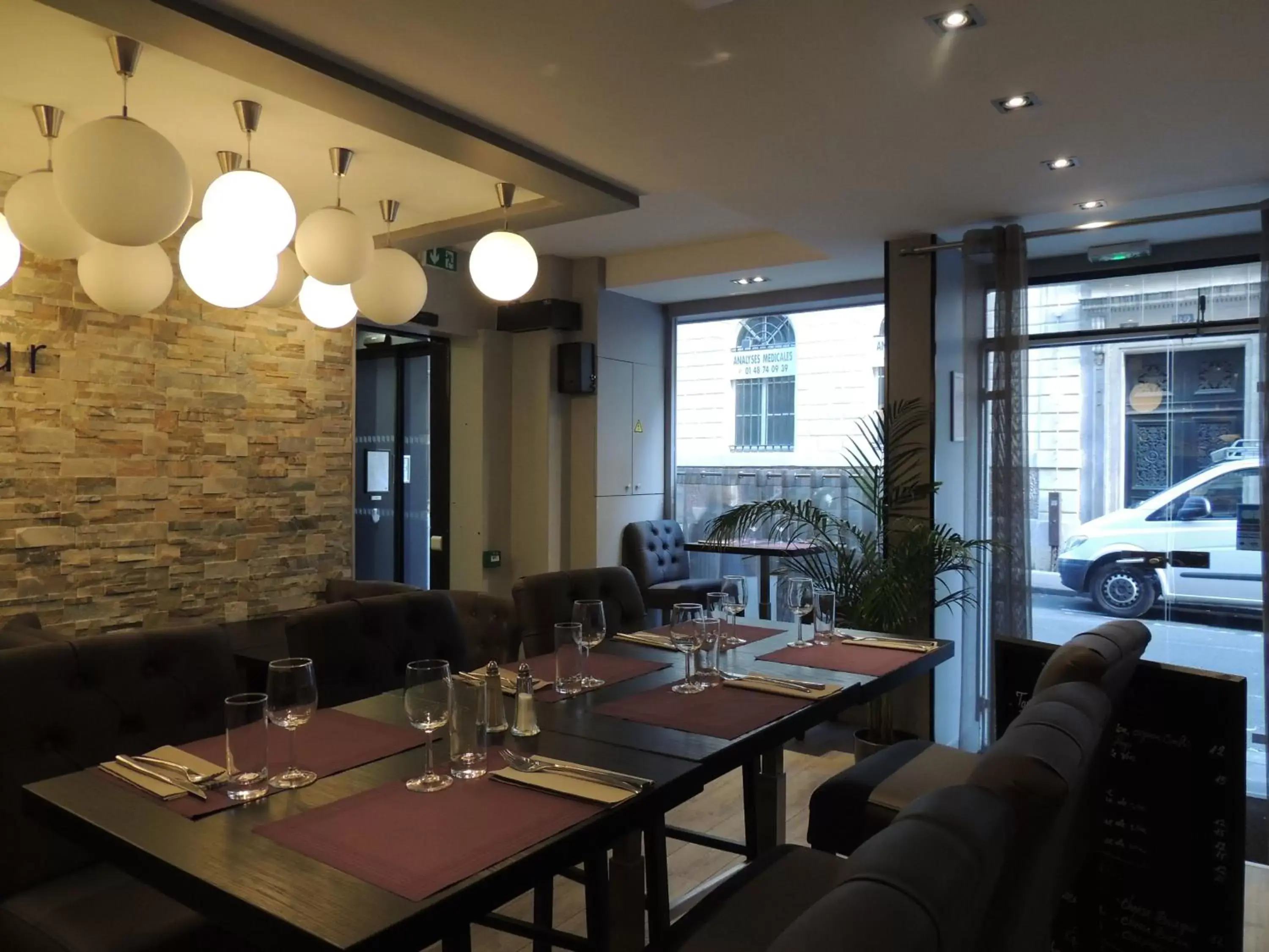 Restaurant/places to eat in Hôtel Eden Opéra