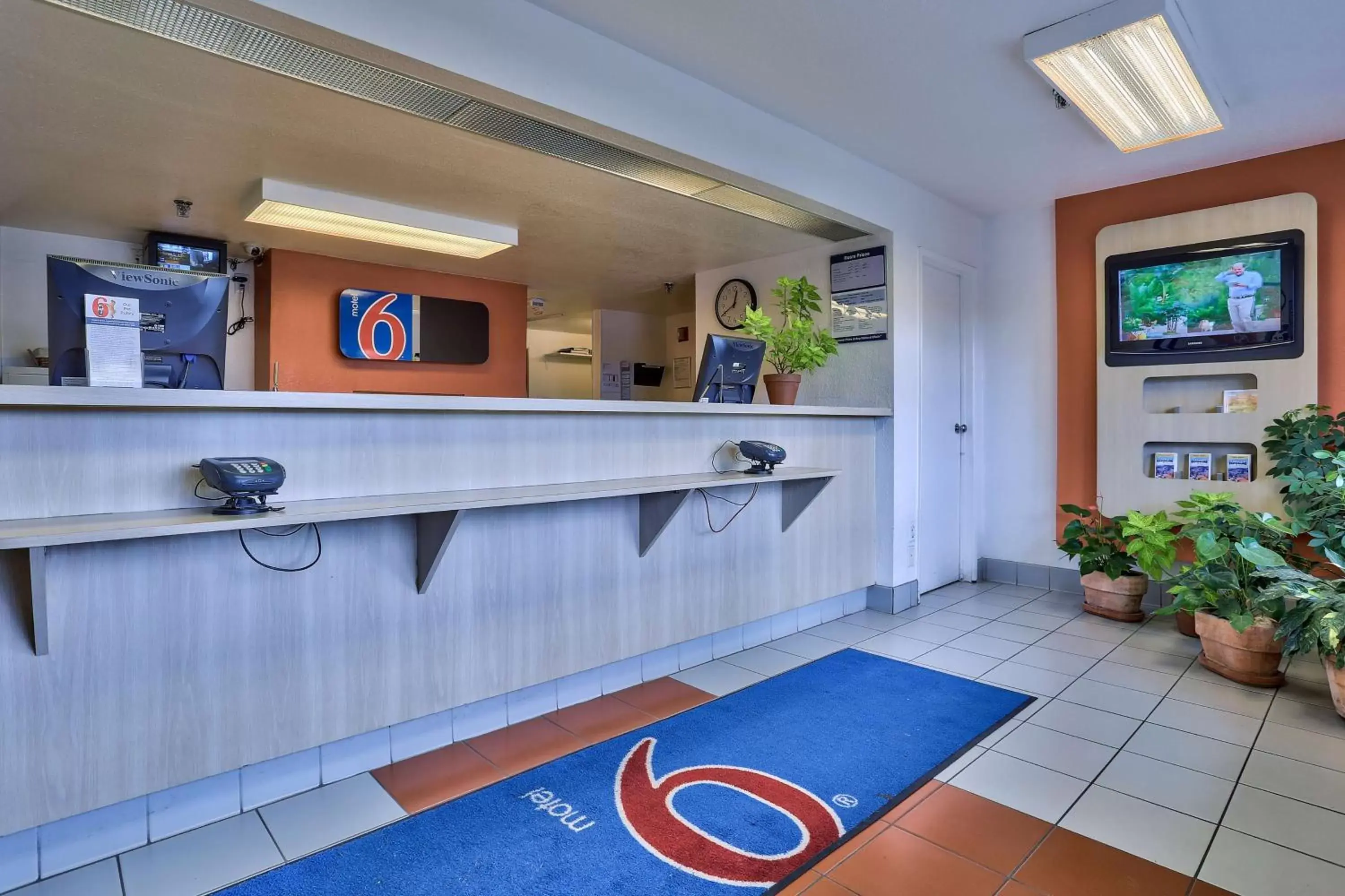 TV and multimedia, Lobby/Reception in Motel 6-Flagstaff, AZ - West - Woodland Village