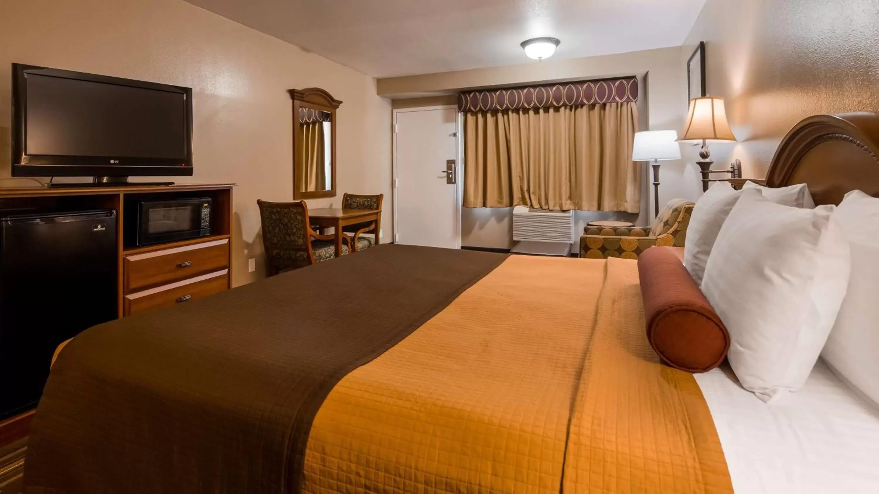 Photo of the whole room, Bed in Best Western Desert Winds