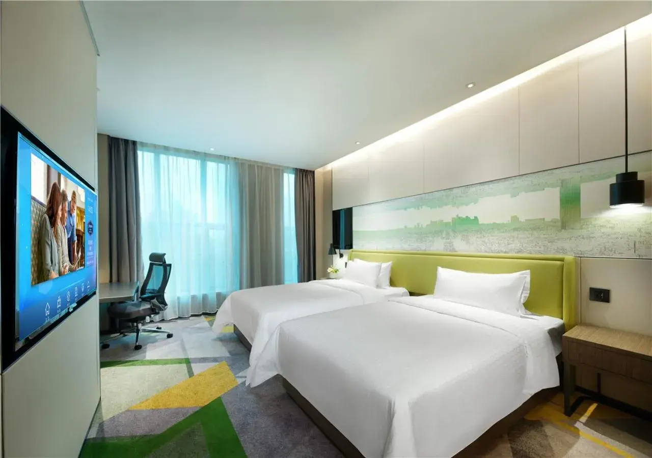 Bed in Hampton by Hilton Guangzhou Tianhe Sports Center