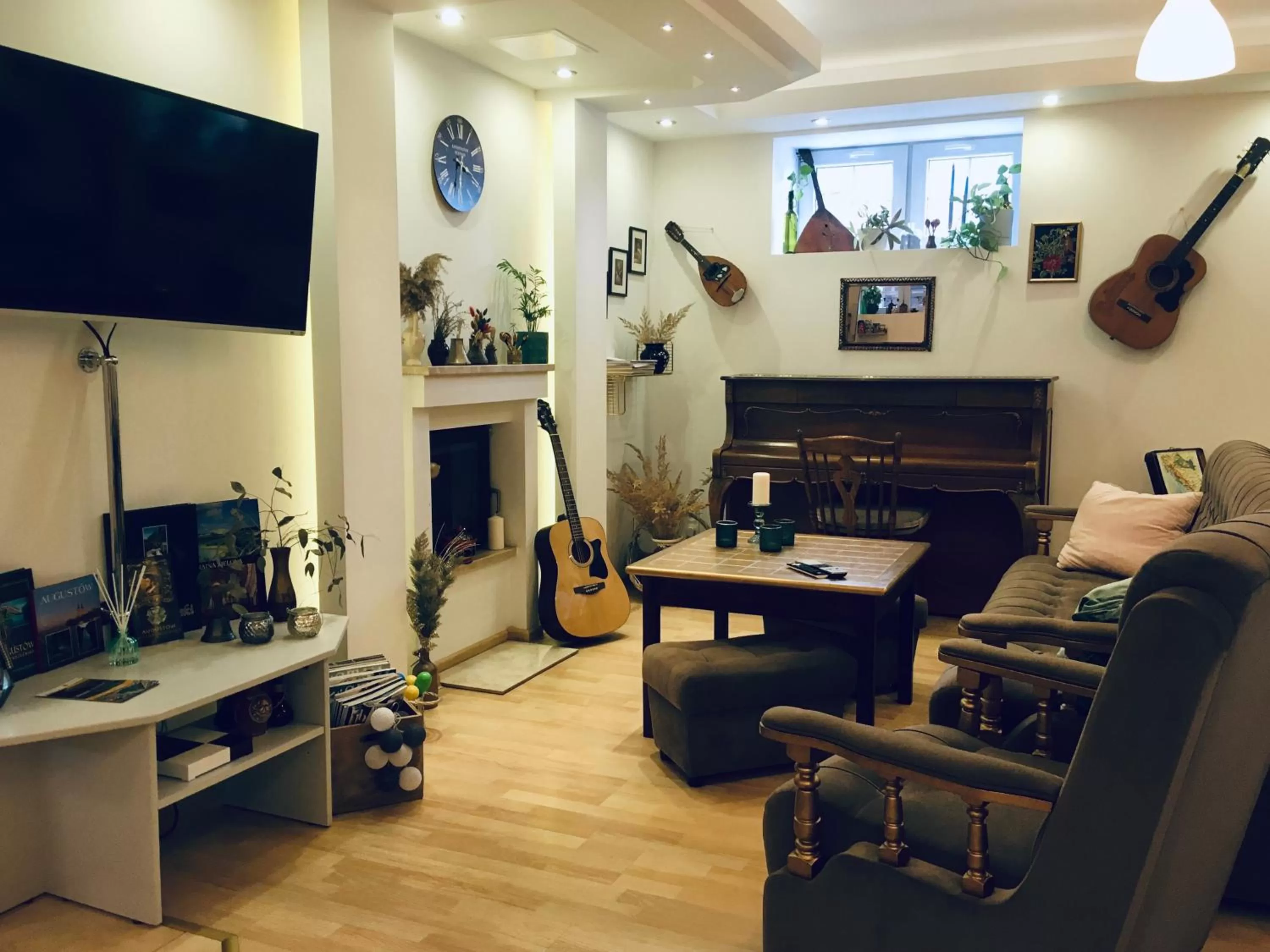 Communal lounge/ TV room in Villa MB