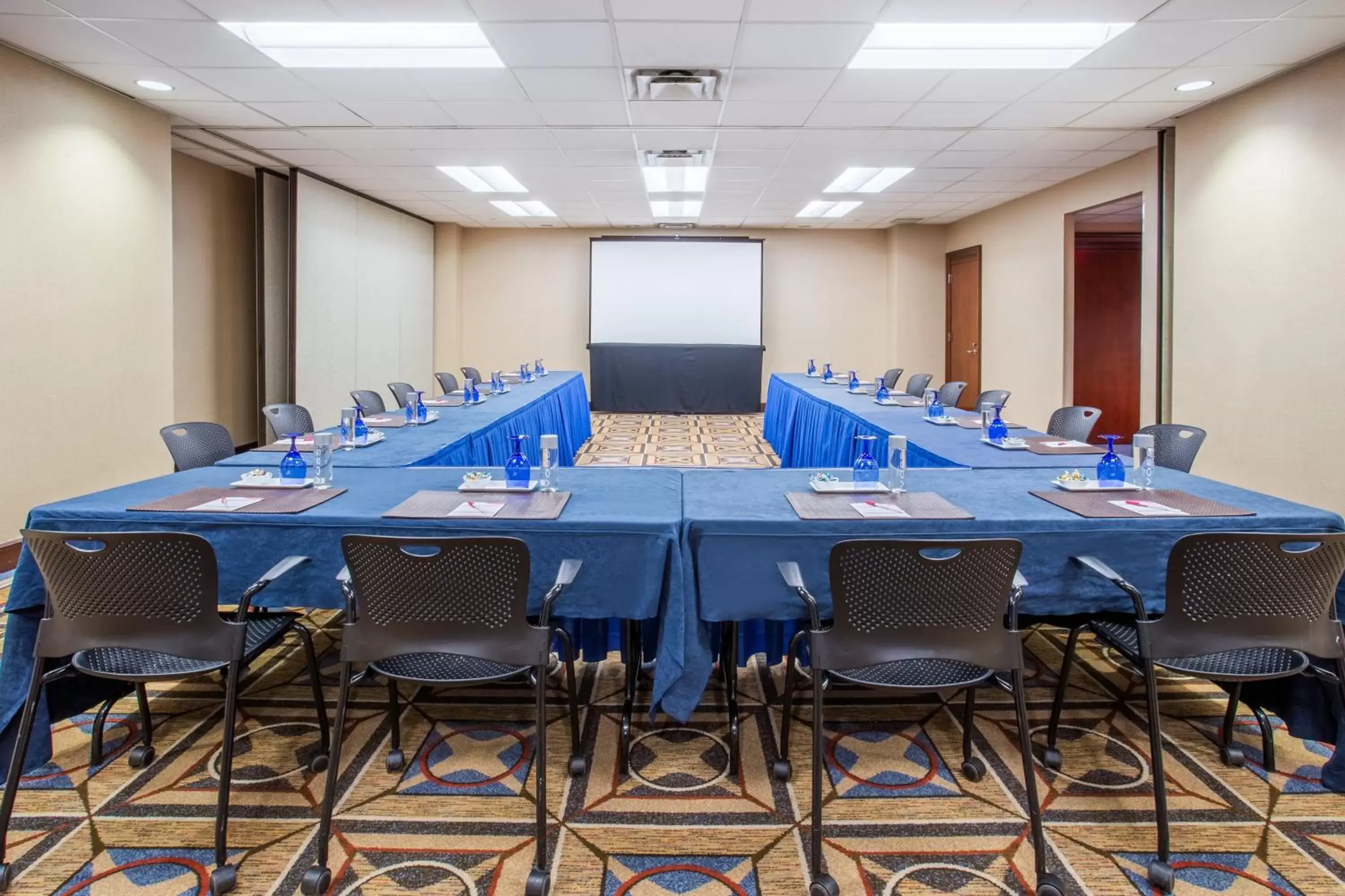 Meeting/conference room in Crowne Plaza Times Square Manhattan, an IHG Hotel