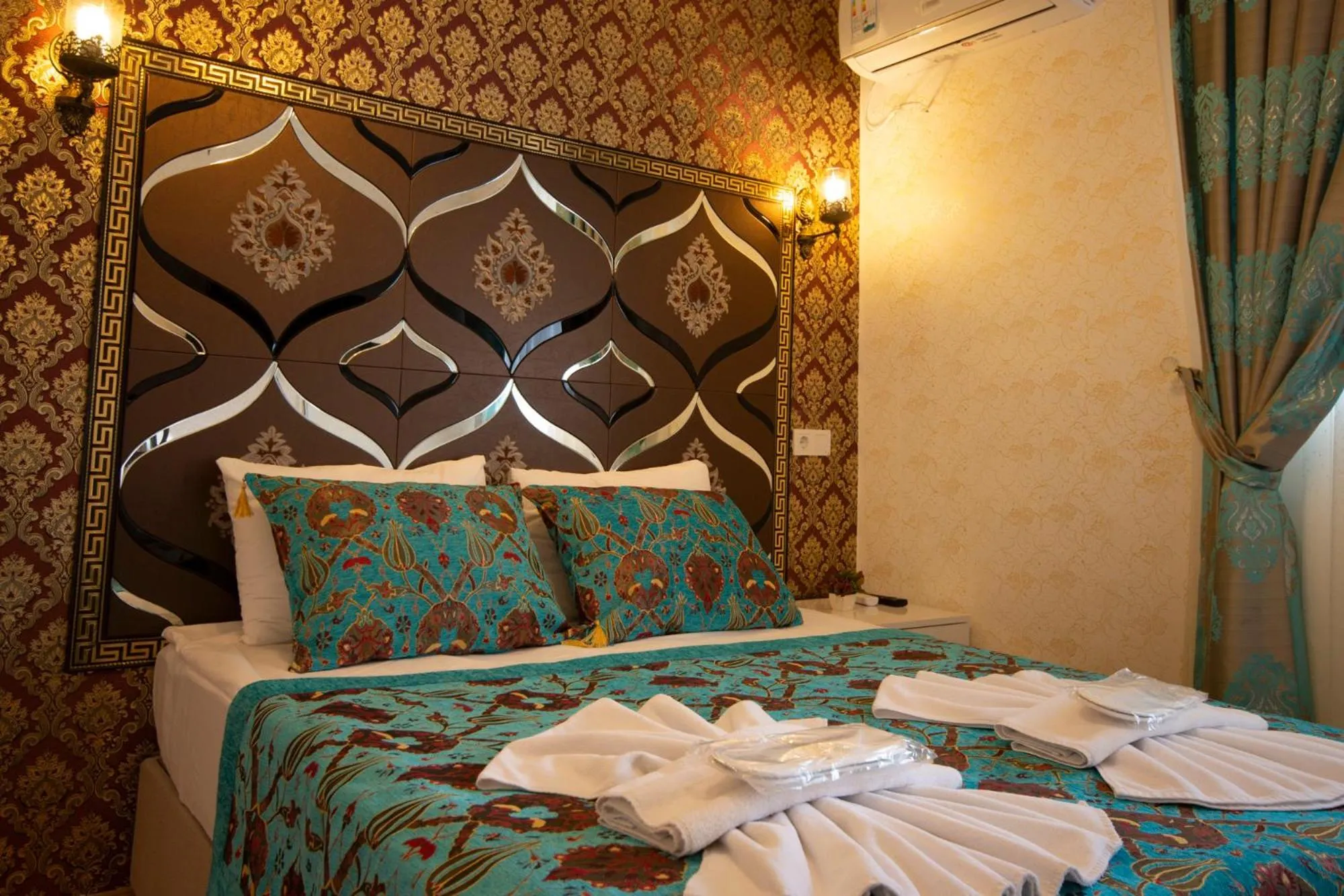 Bed in Paris Garden Hotel Istanbul