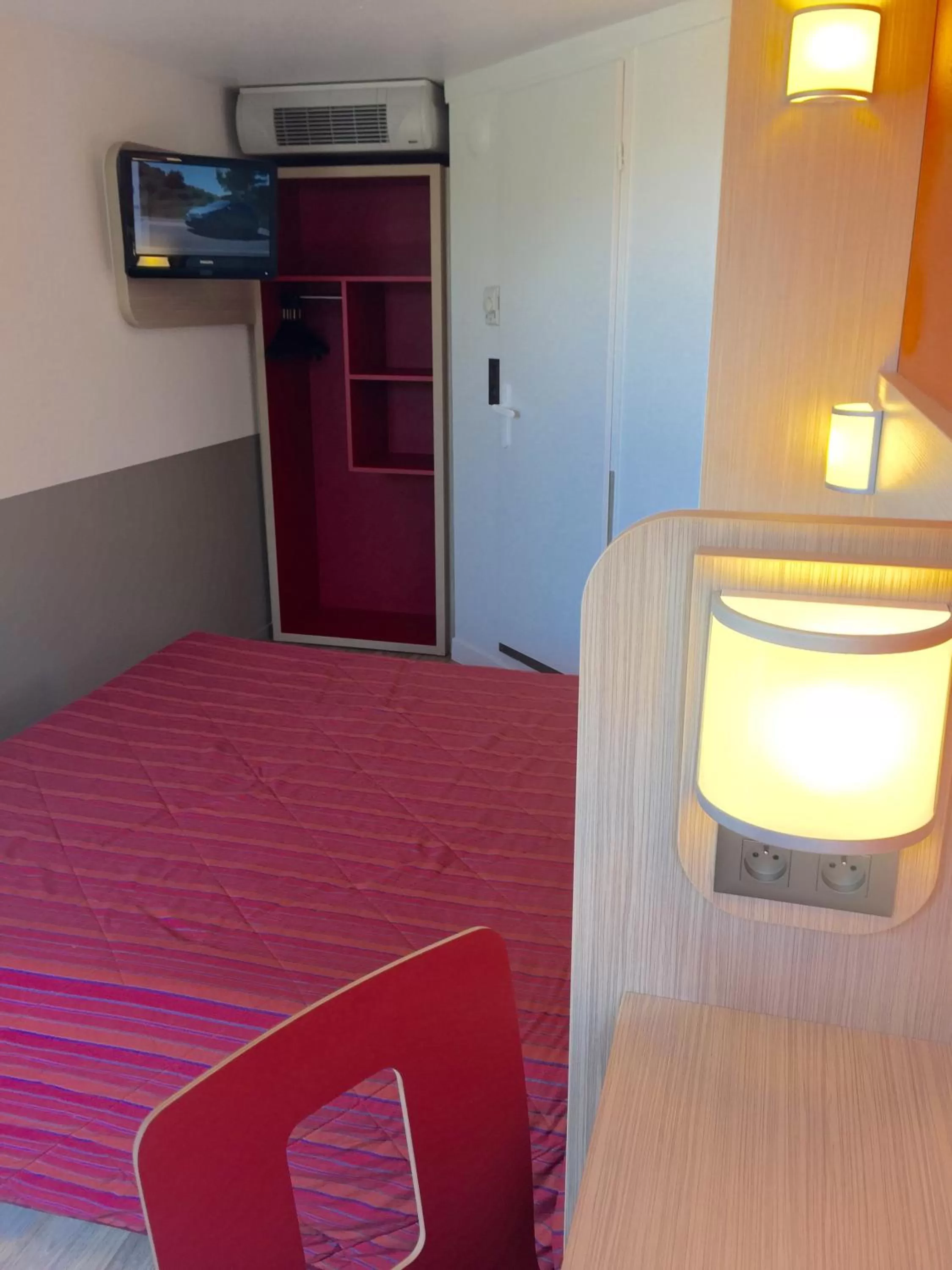 Photo of the whole room, Bed in Premiere Classe Montpellier Ouest - St Jean De Vedas