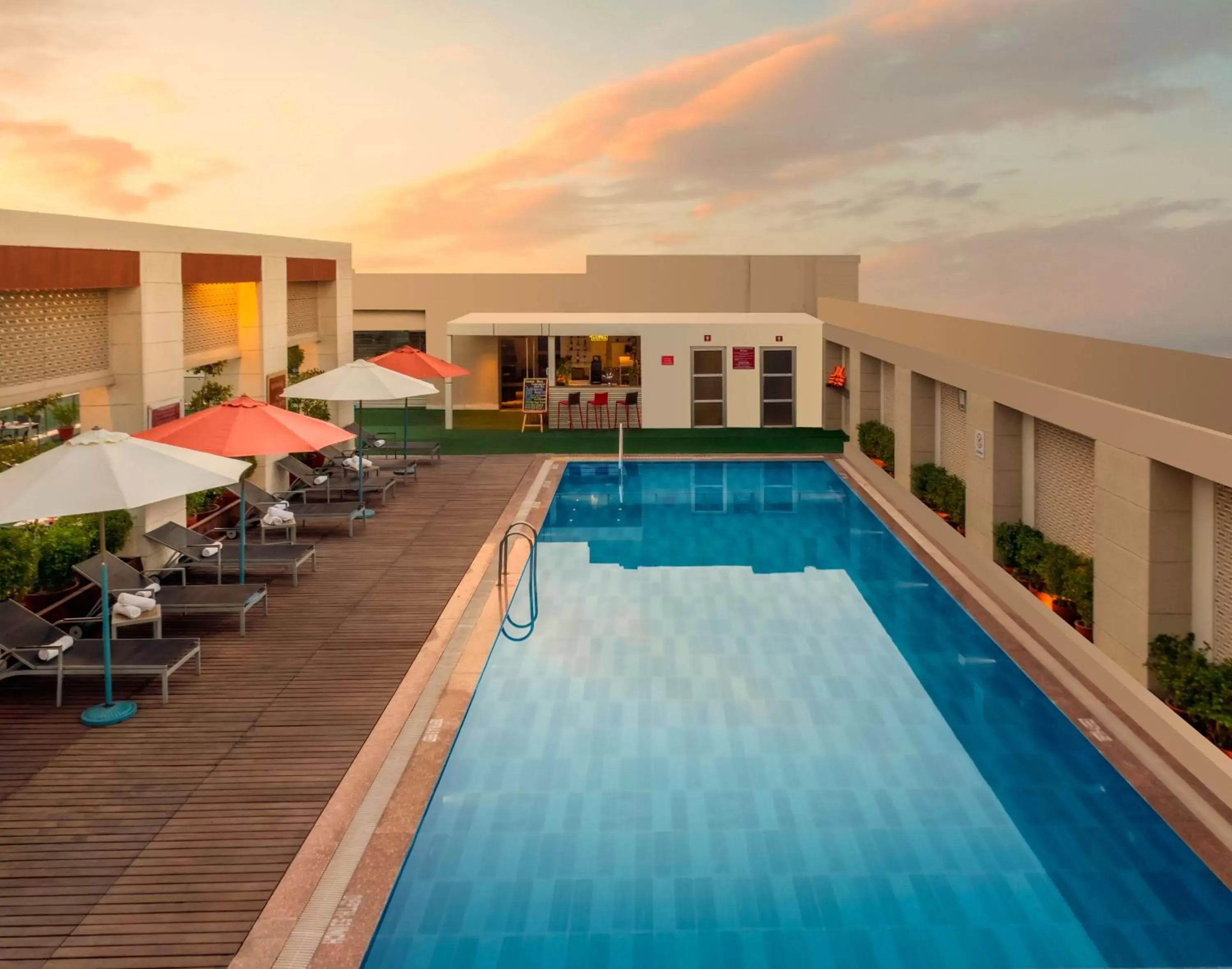 Swimming Pool in Radisson Hotel Agra