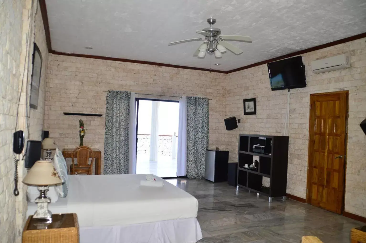 Photo of the whole room, Bed in Eden Resort Photo of the whole room, Bed in Eden Resort