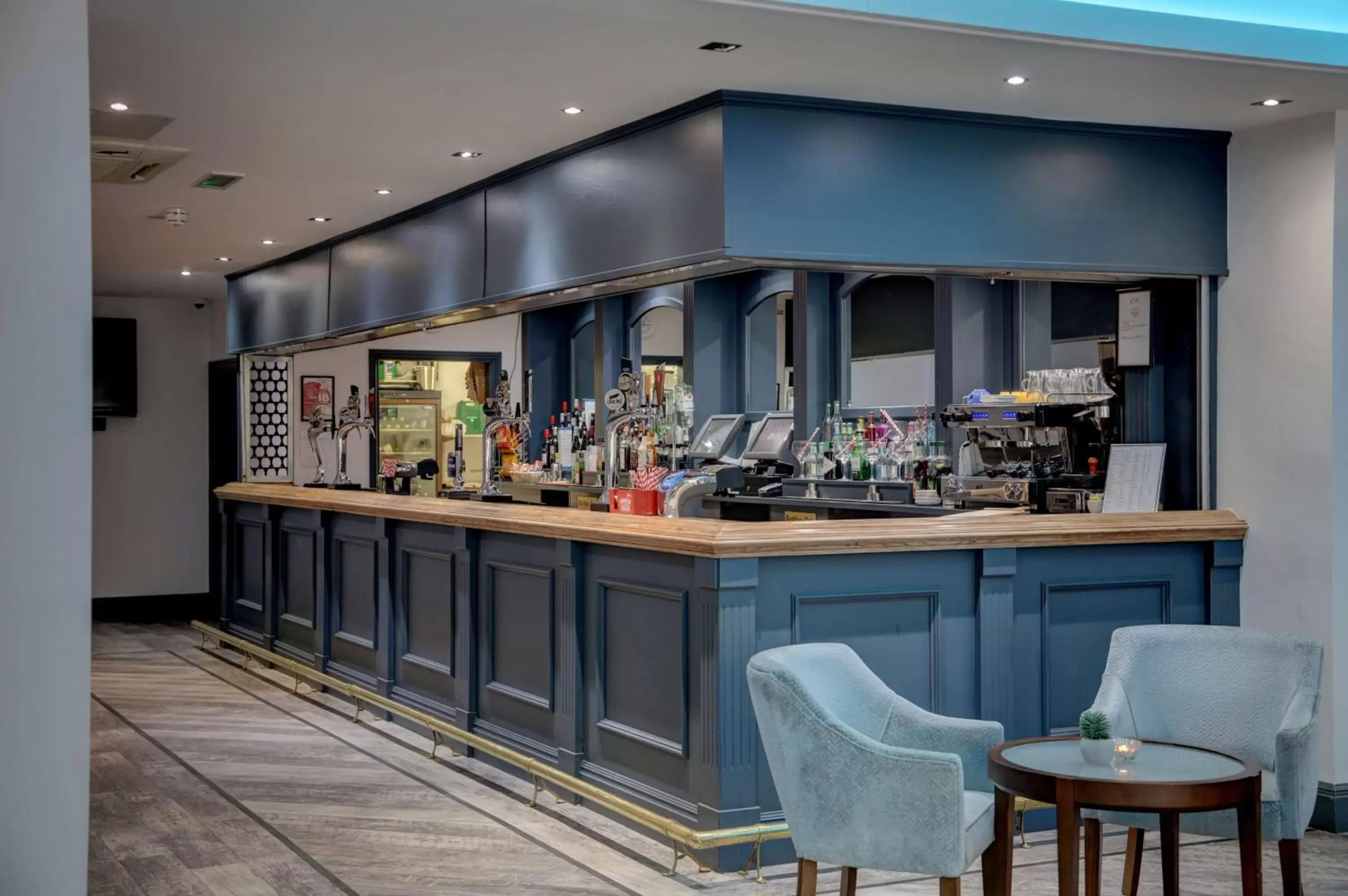 Lounge or bar, Restaurant/Places to Eat in Best Western Rockingham Forest Hotel
