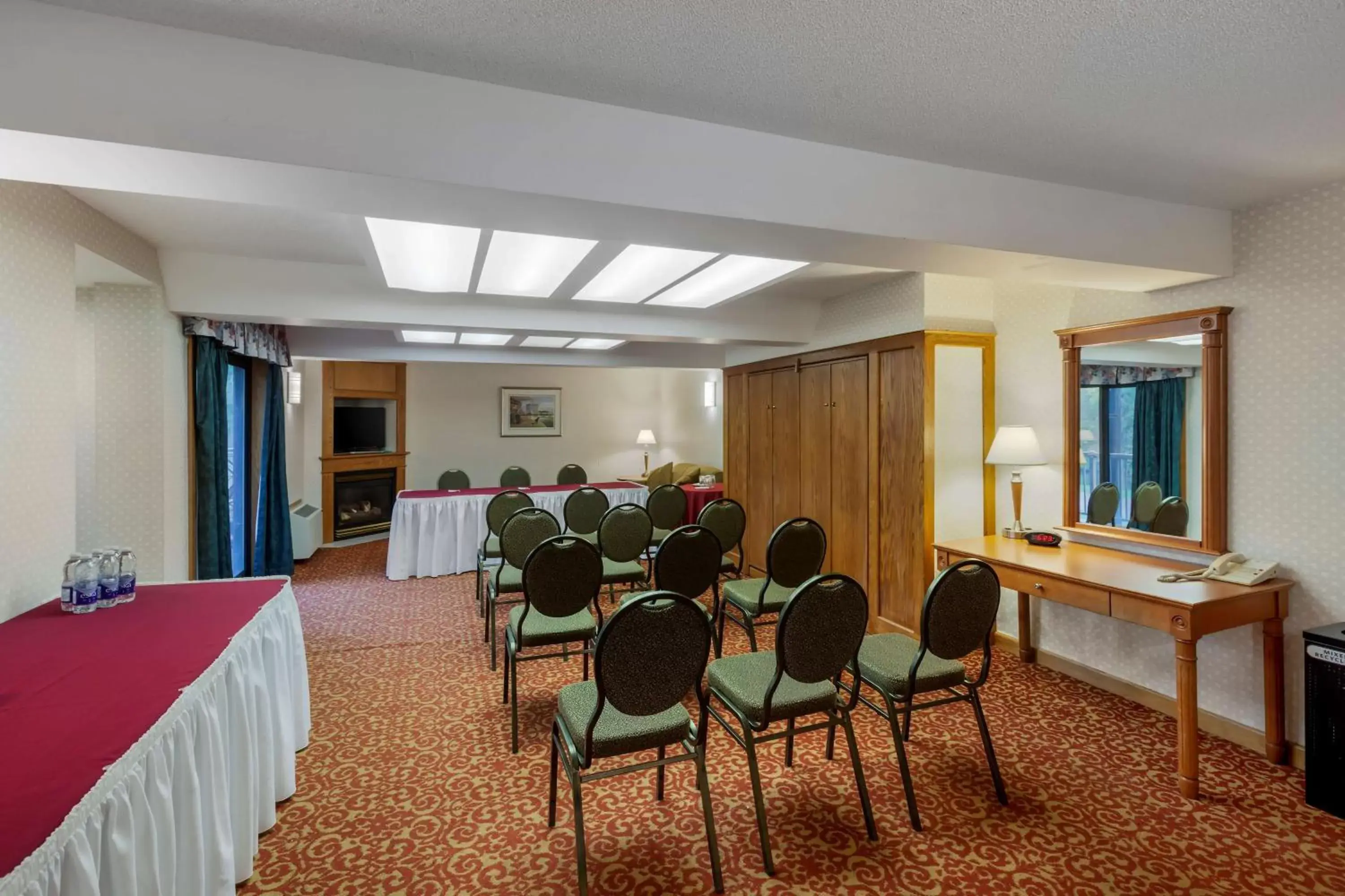 Meeting/conference room in Best Western Plus Otonabee Inn