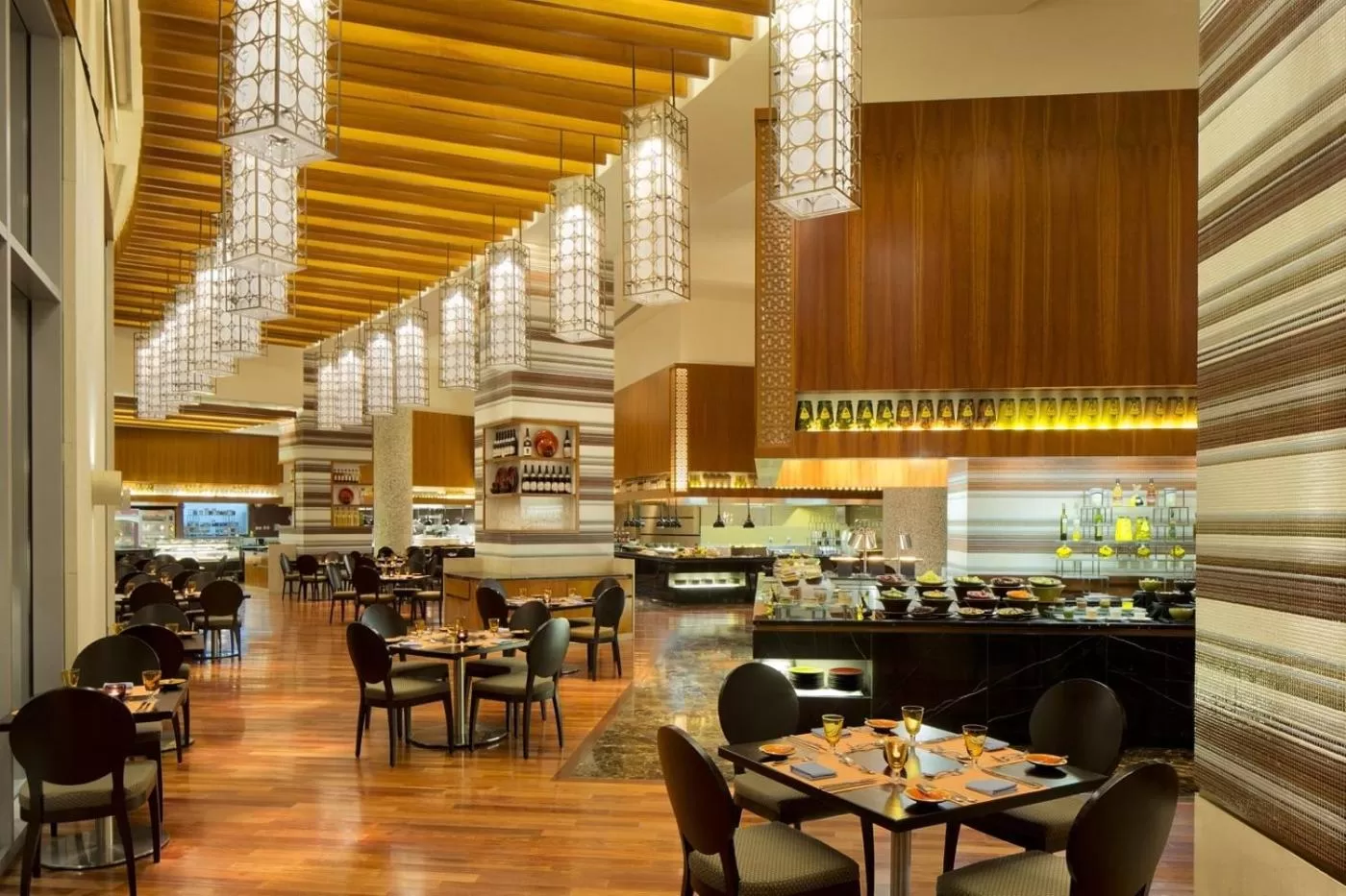 Restaurant/places to eat in Emaar Residences Dubai Marina by Qstay - formerly Address Dubai Marina