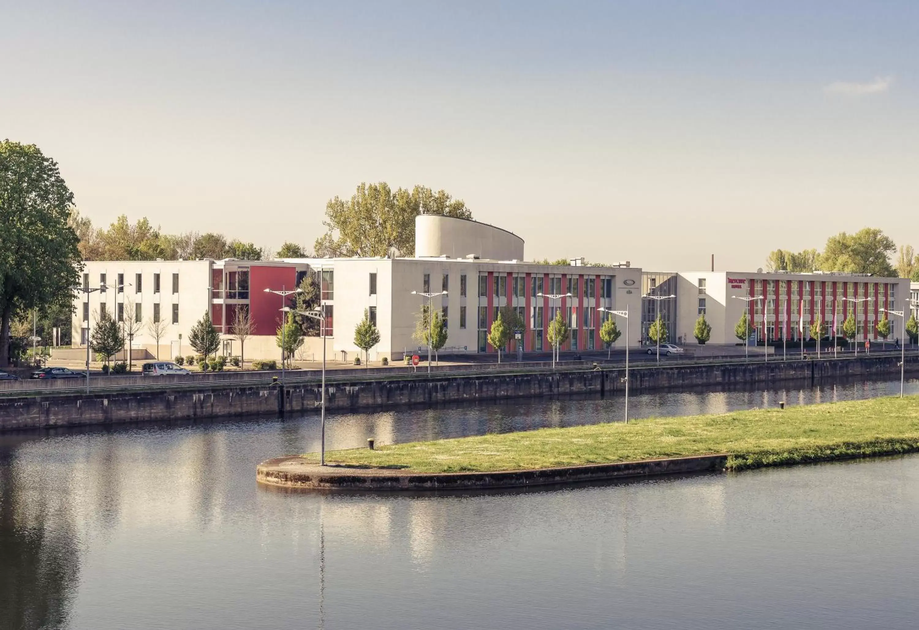 Property building in Mercure Hotel Schweinfurt Maininsel Property building in Mercure Hotel Schweinfurt Maininsel