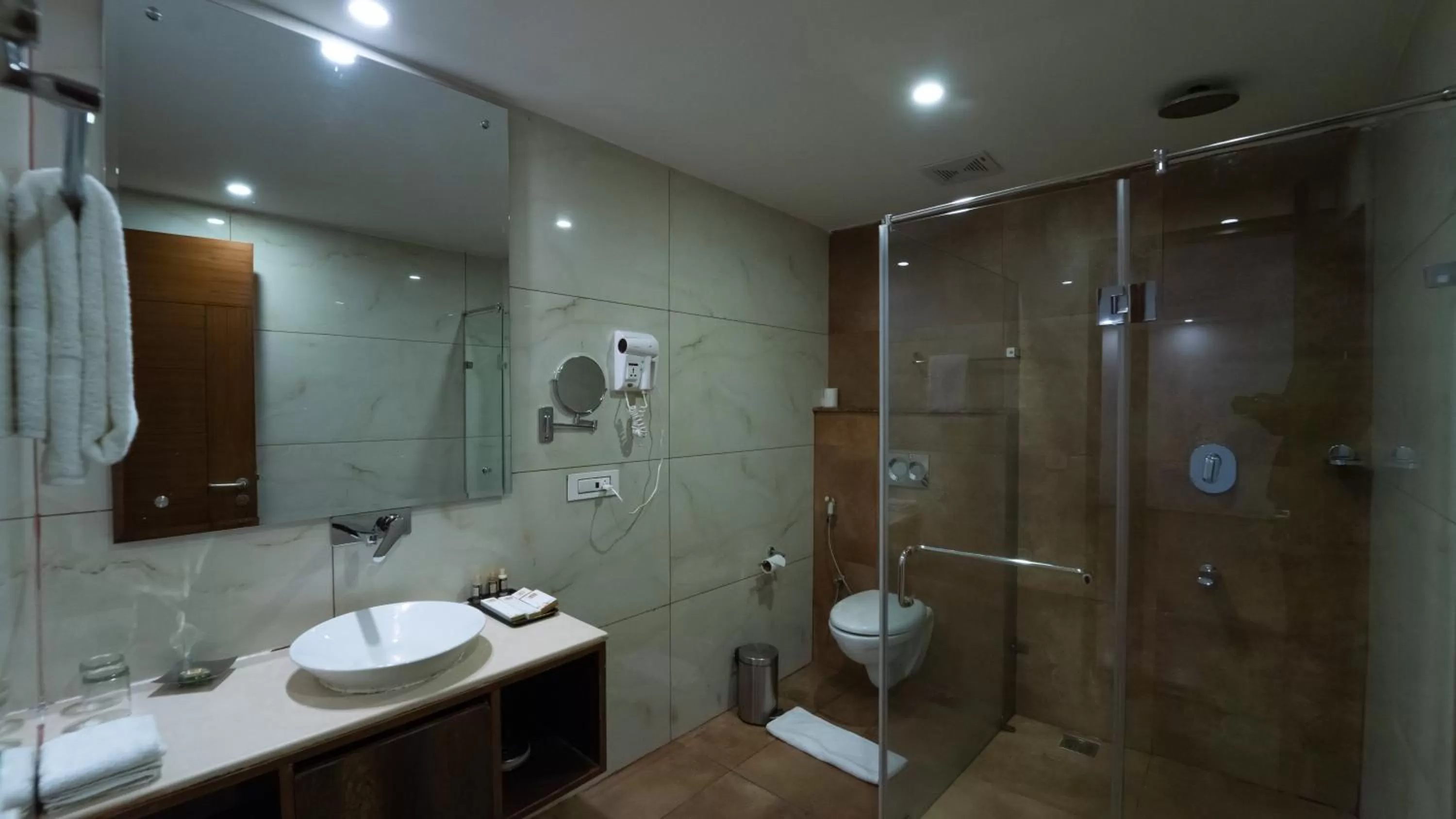 The Allure Grand Resort -A Majestic Riverside Retreat