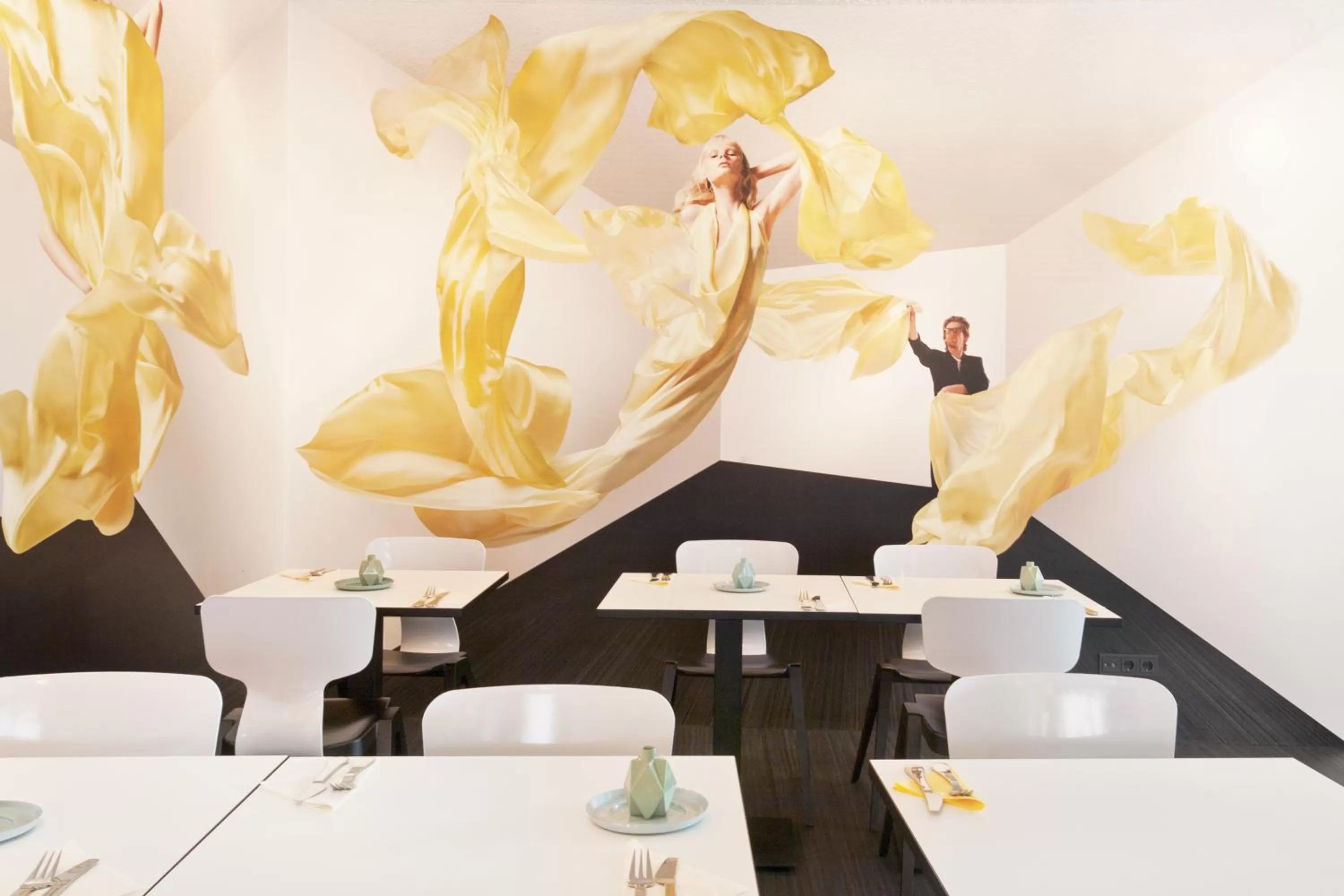 Restaurant/places to eat in Design Hotel Modez