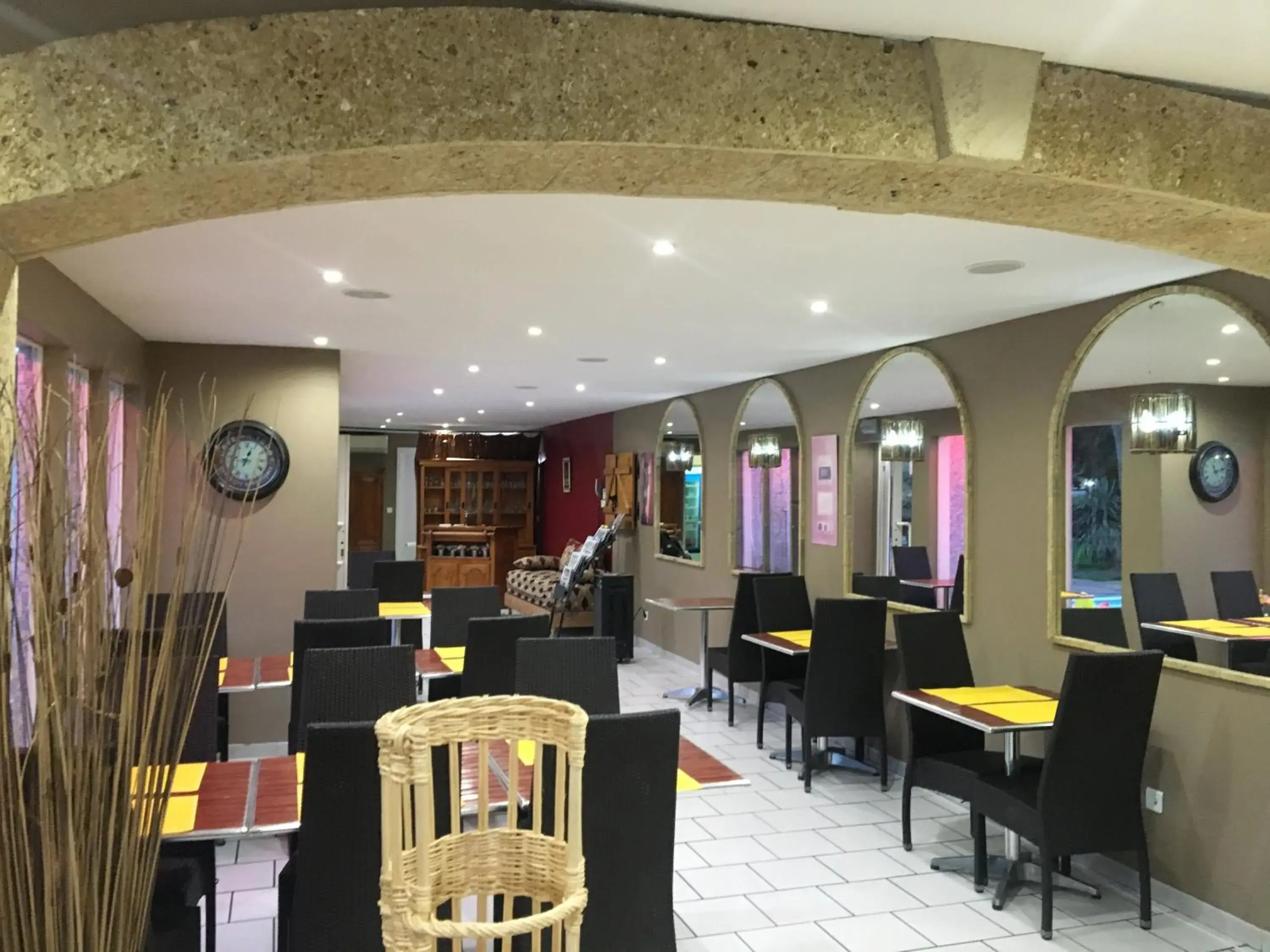 Food and drinks, Restaurant/Places to Eat in Cit'Hotel Le Mirage