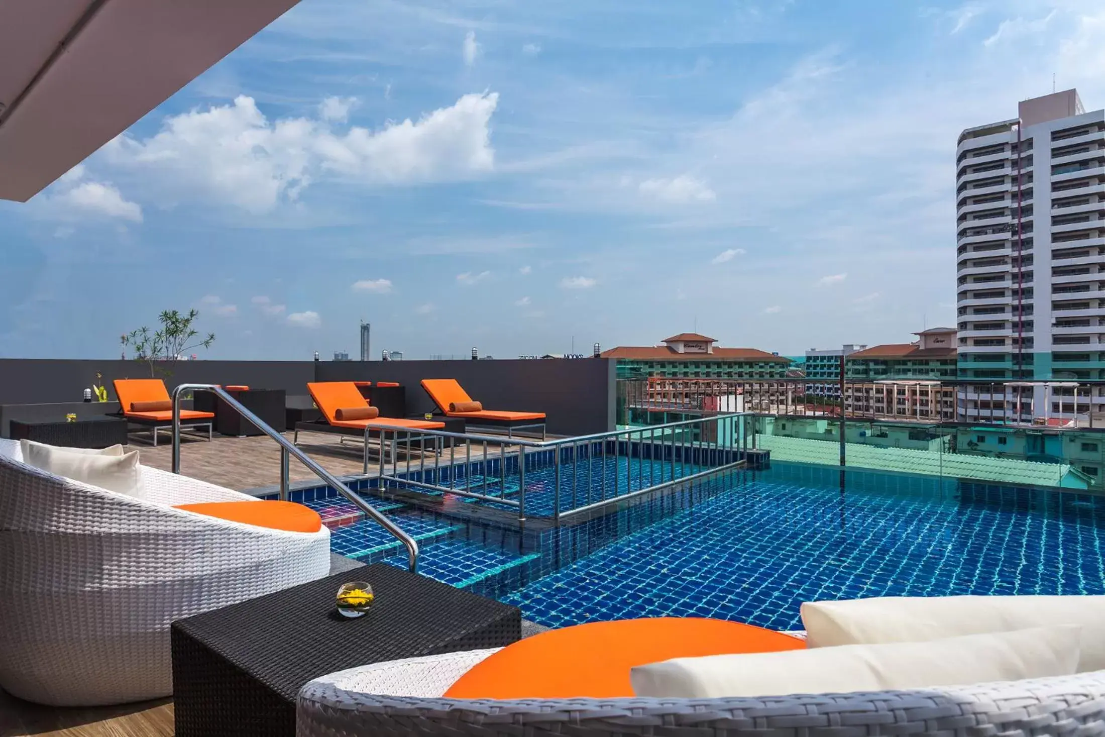 Swimming Pool in De Mandarin Nova Express Hotel