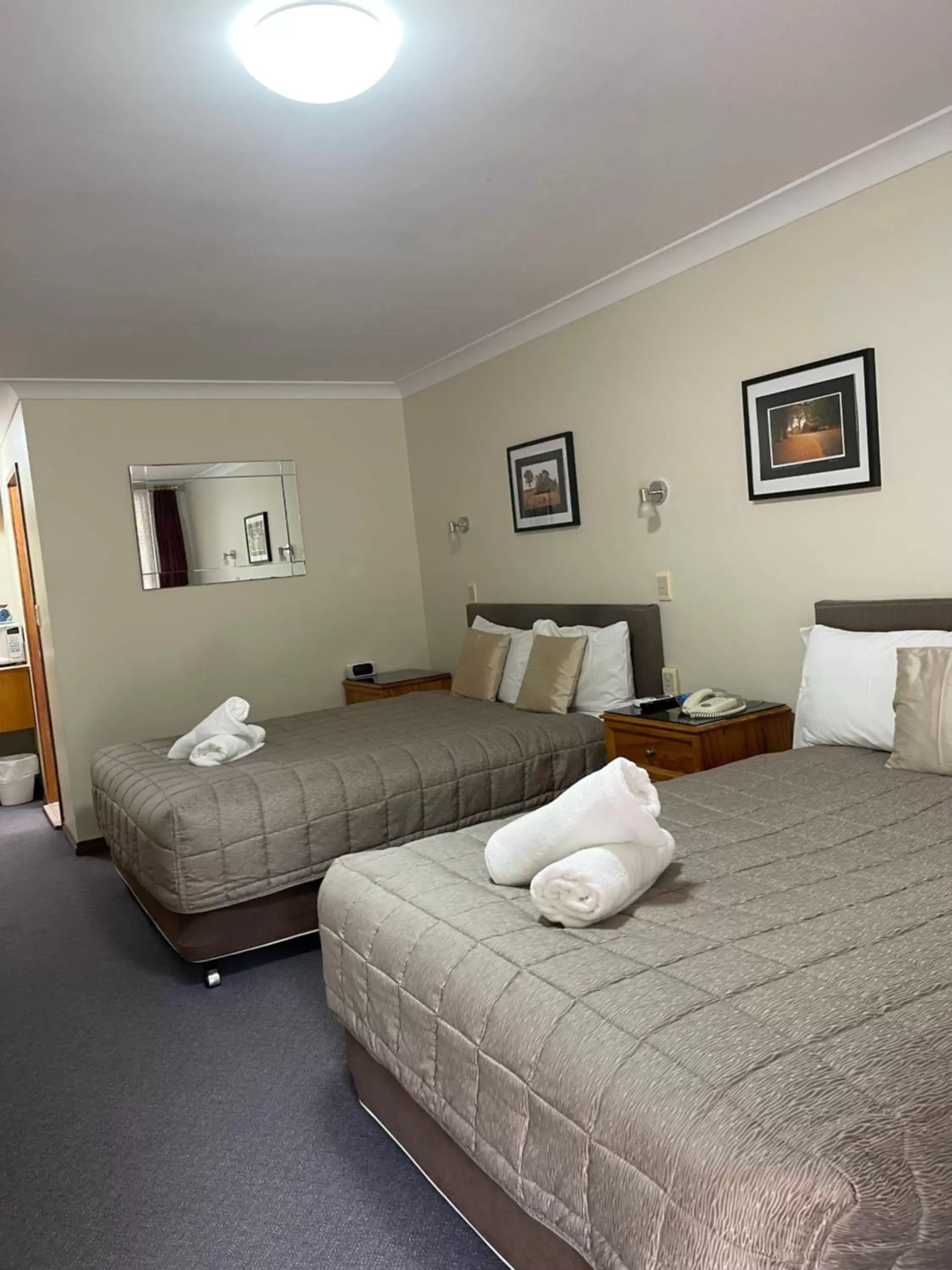 Bedroom, Bed in Sandstock Motor Inn Armidale