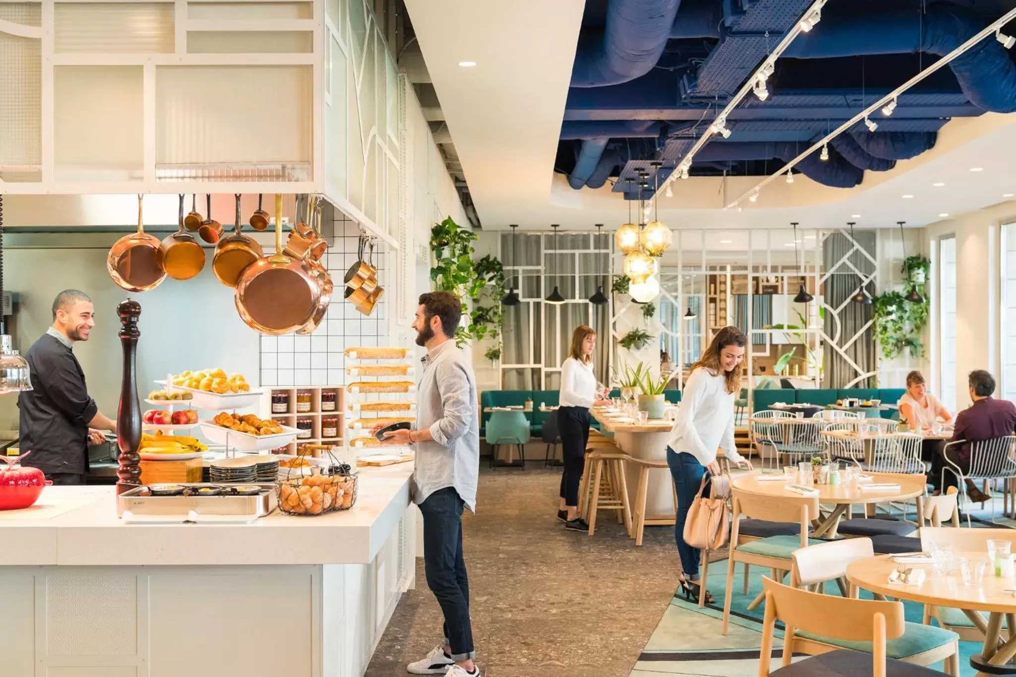 Staff, Restaurant/Places to Eat in Novotel Paris Centre Gare Montparnasse