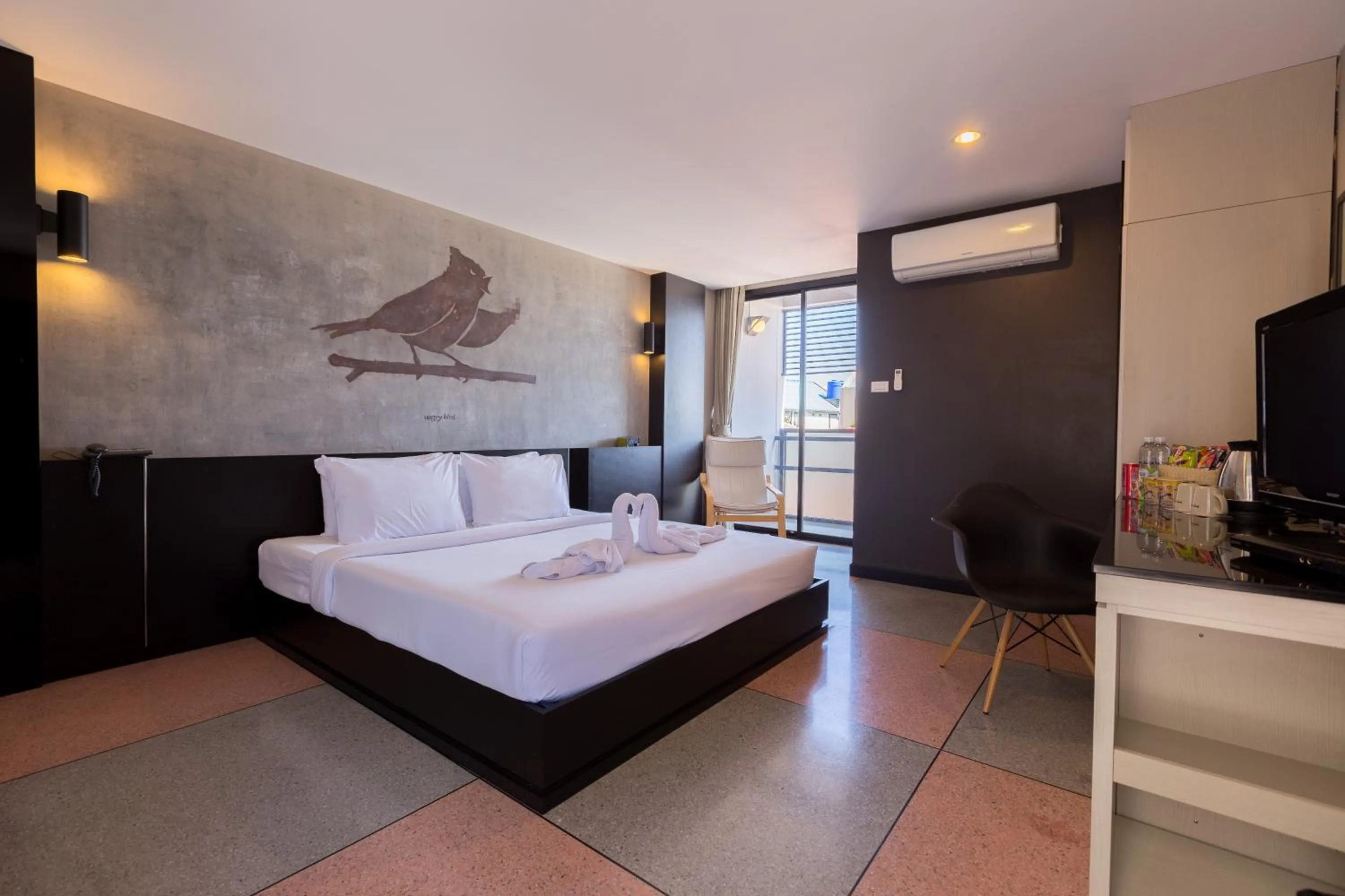 Photo of the whole room, Bed in Pen Ta Hug Hotel