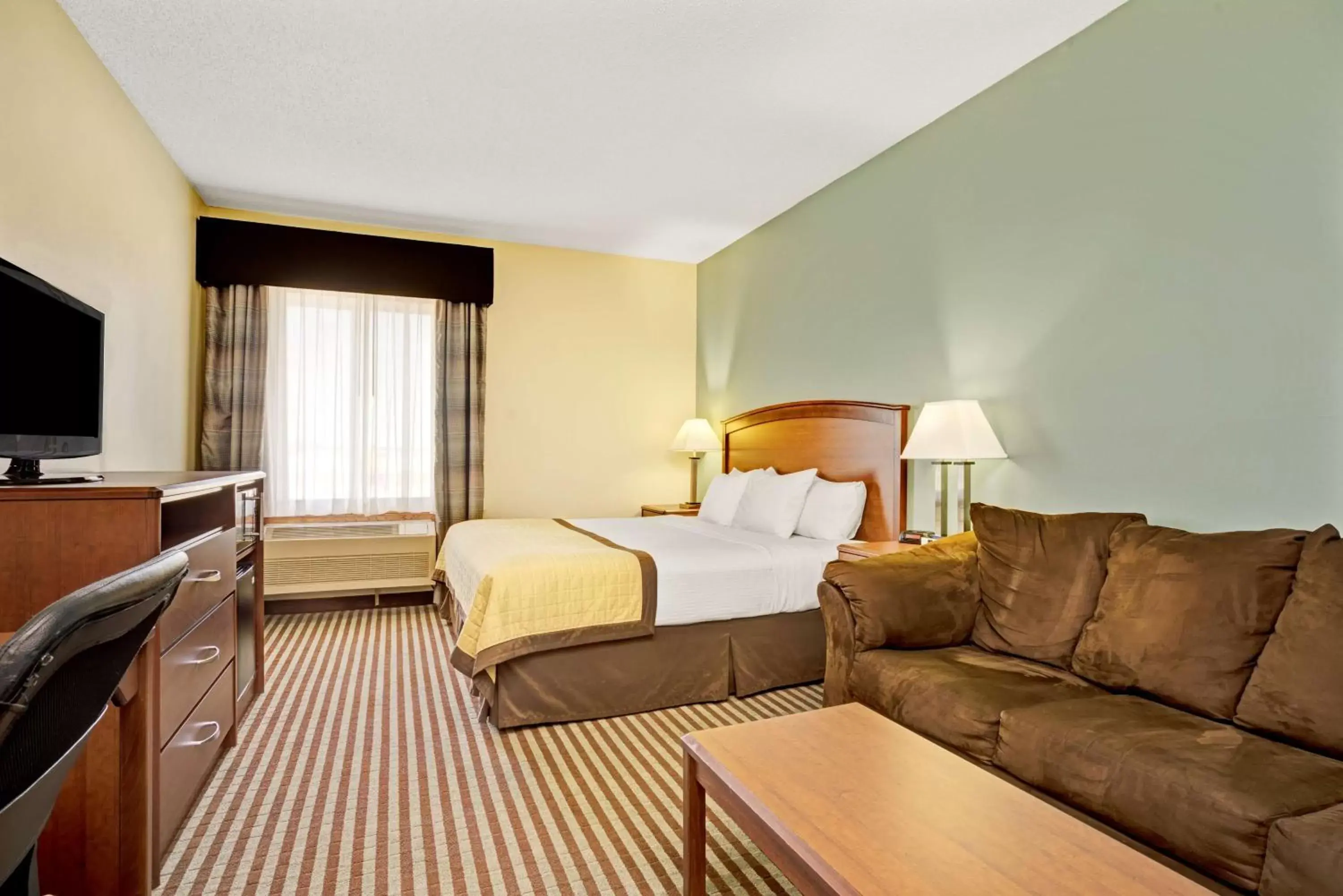 King Room - Non-Smoking in Baymont by Wyndham Wahpeton