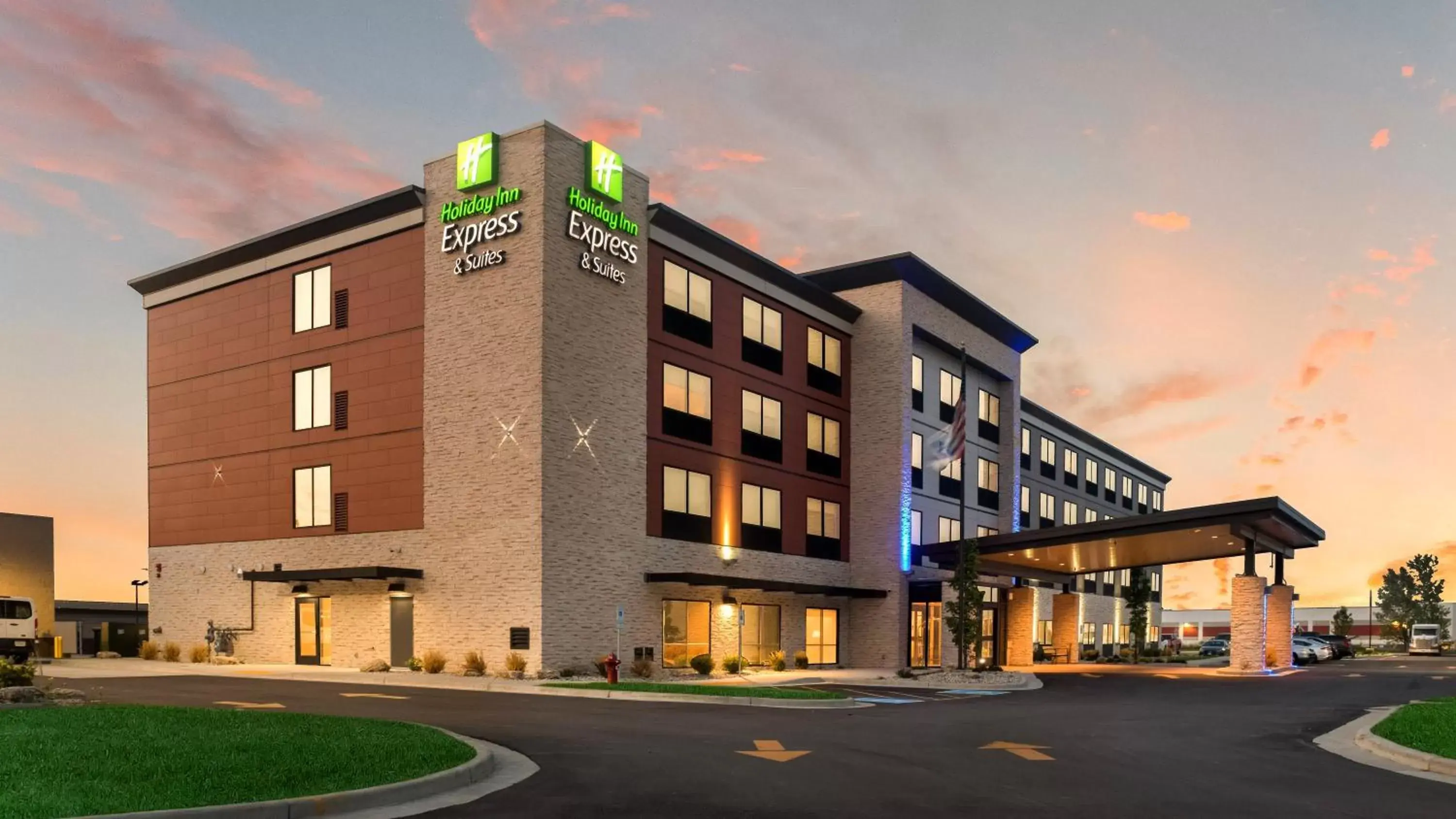 Property Building in Holiday Inn Express & Suites Racine, an IHG Hotel