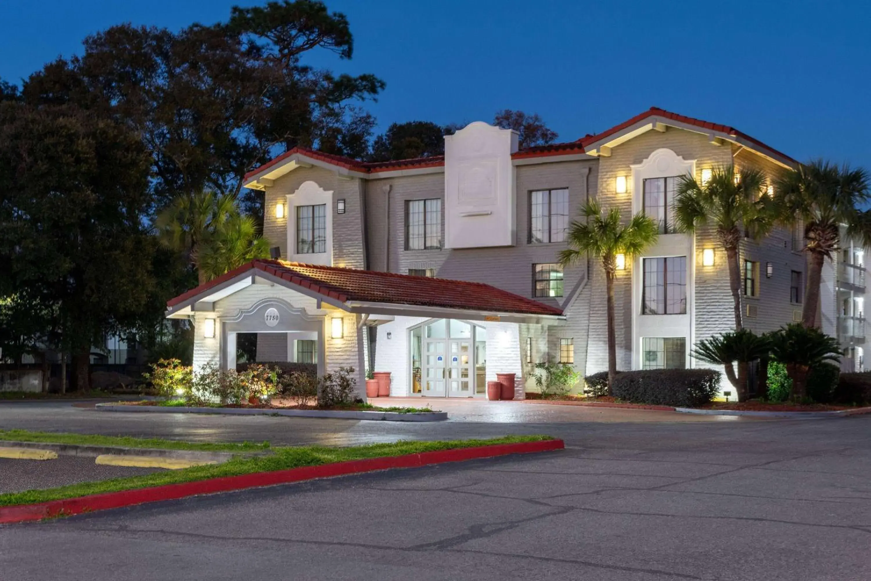 Property Building in La Quinta Inn by Wyndham Pensacola