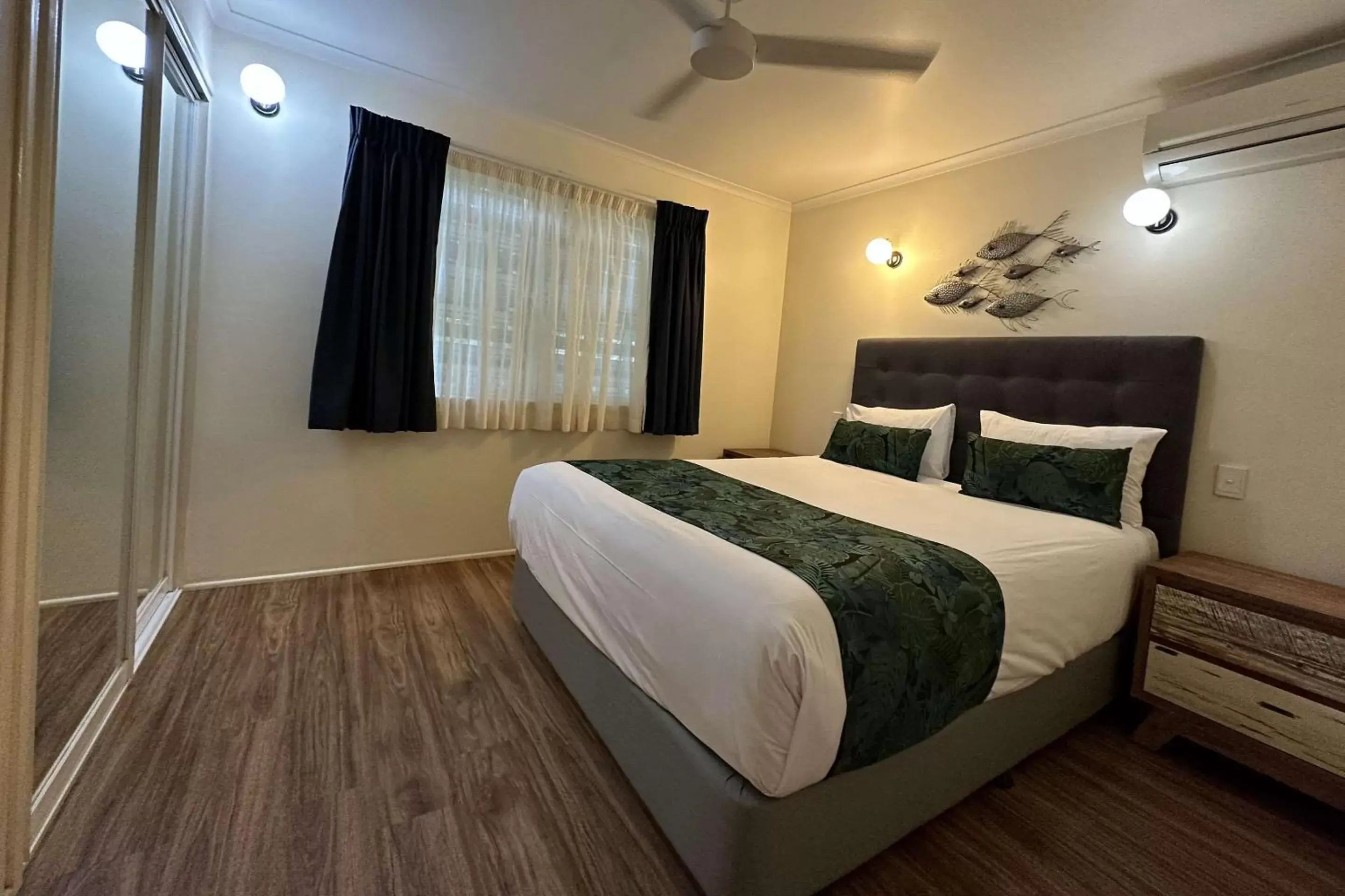 Bedroom, Bed in Comfort Resort Blue Pacific