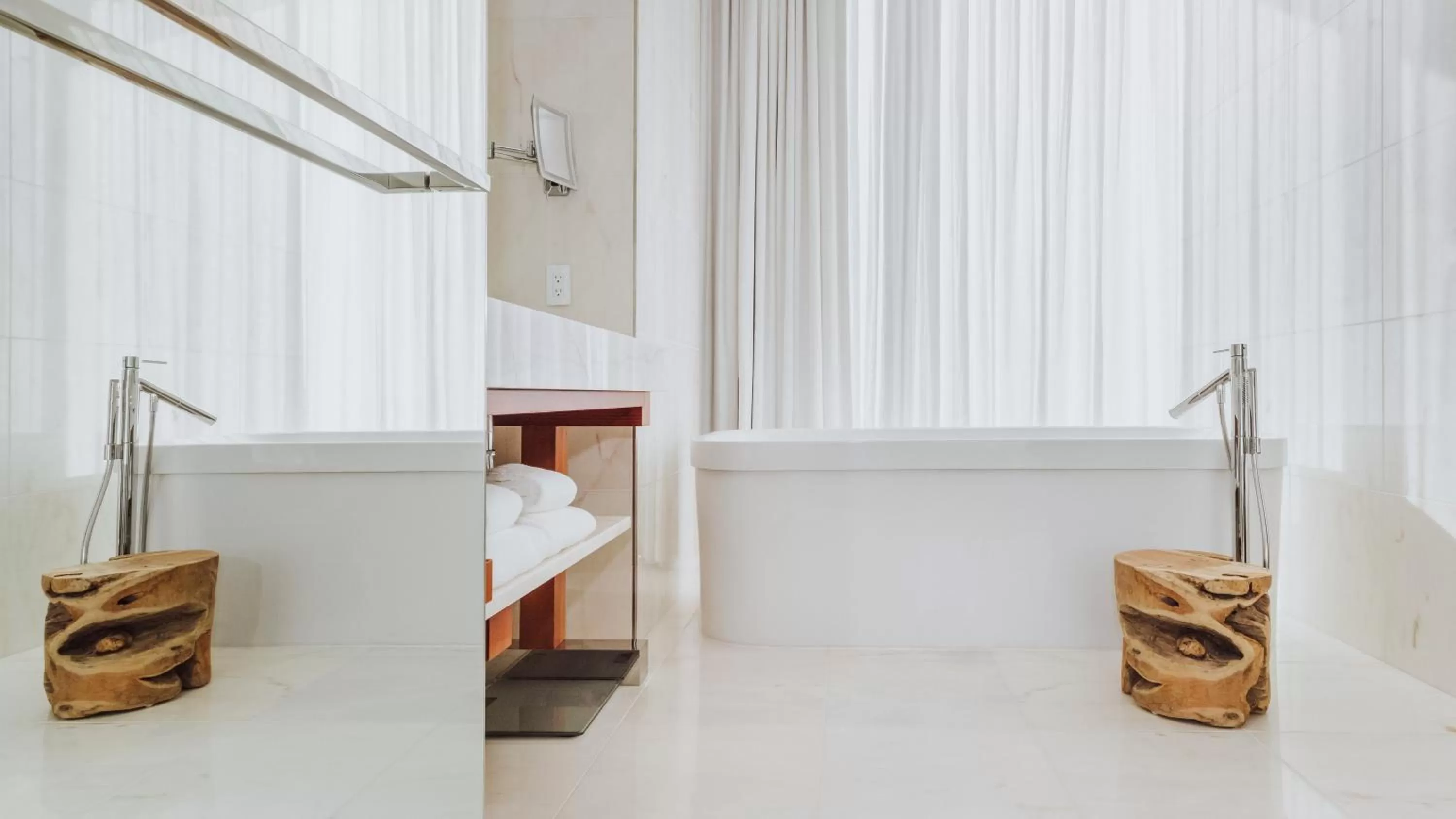 Bathroom, Bed in Lotte Hotel Seattle