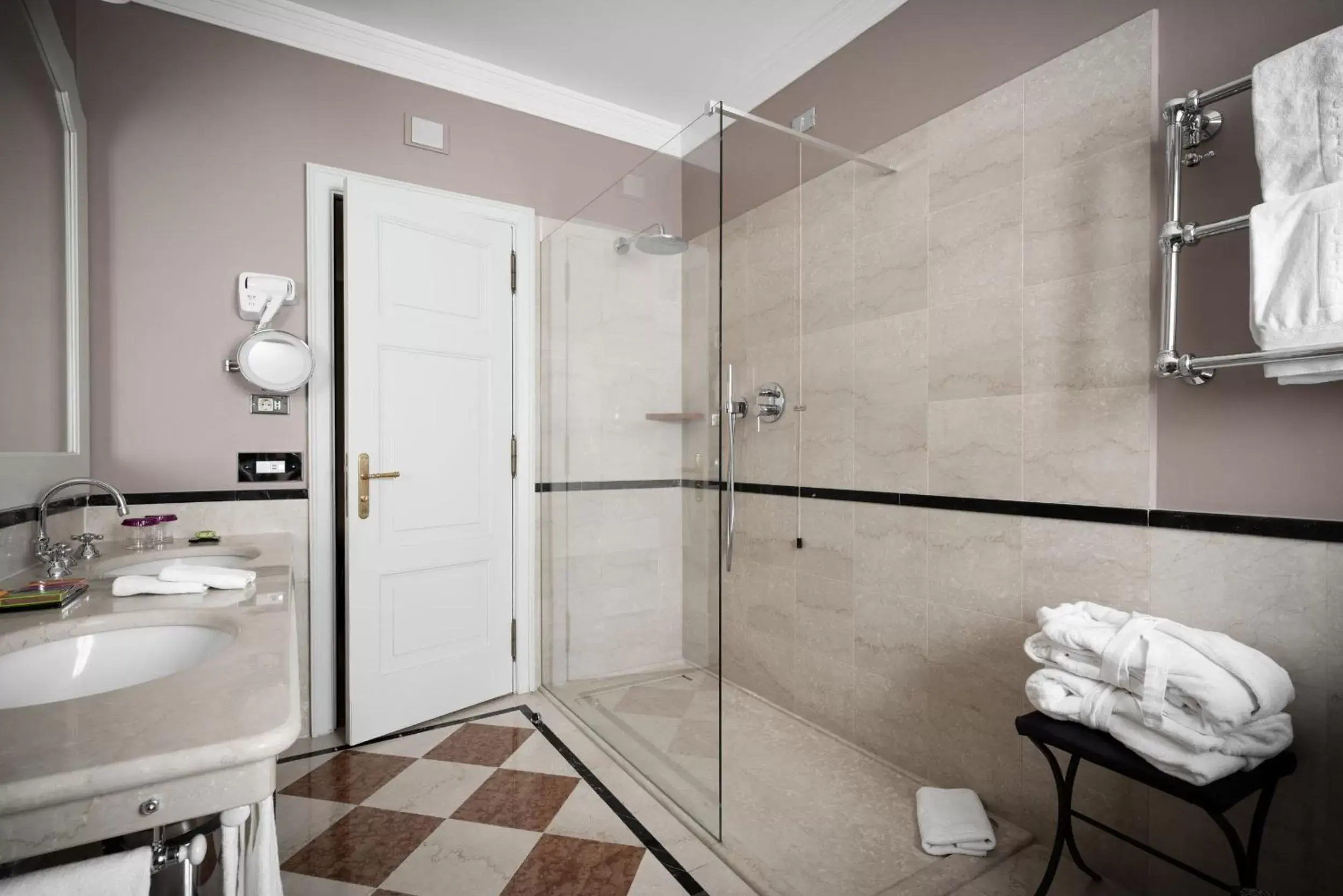Shower, Bathroom in Grand Hotel et de Milan - The Leading Hotels of the World