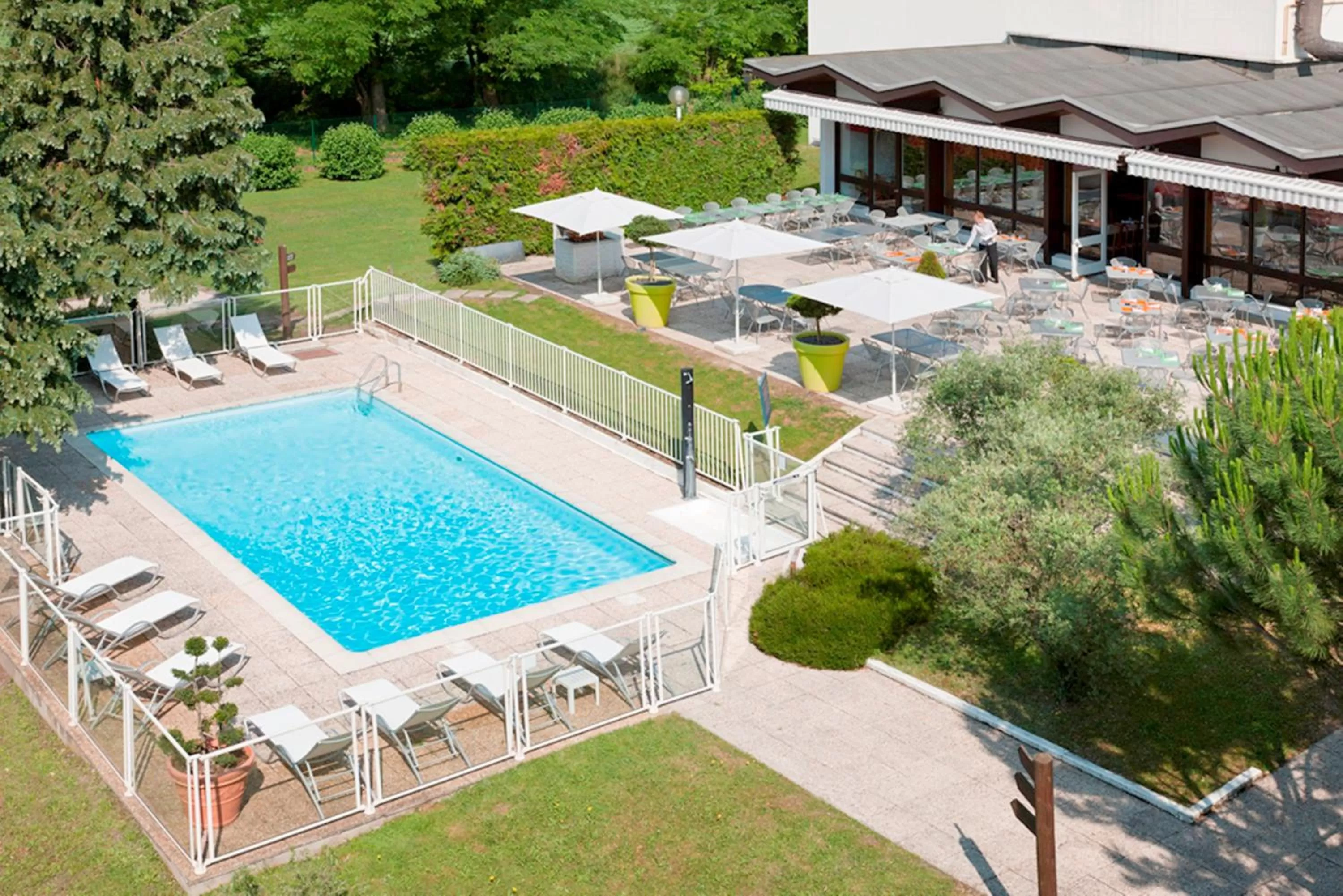 Patio in Novotel Grenoble Nord Voreppe