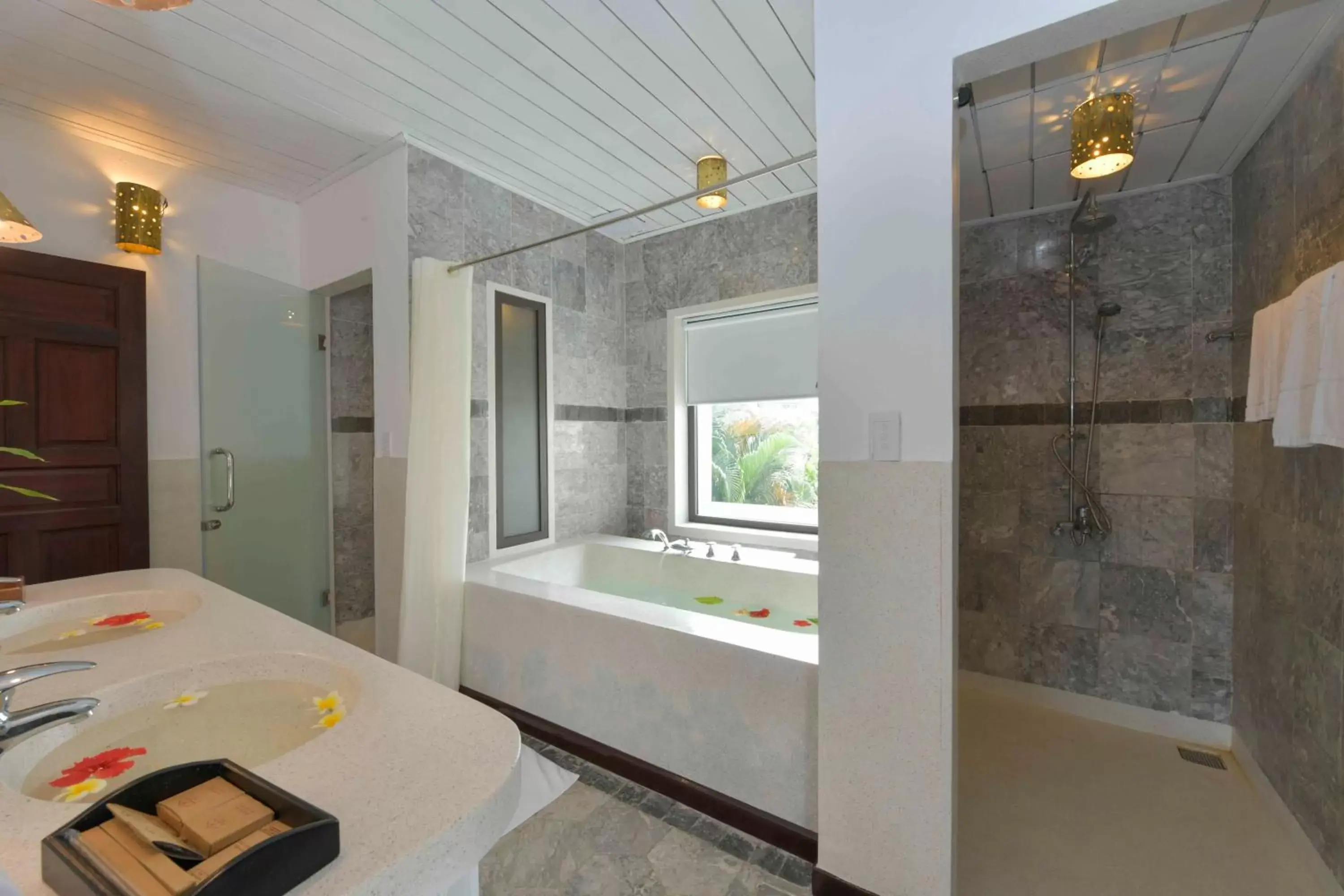Shower in Hoi An Ancient House Resort & Spa