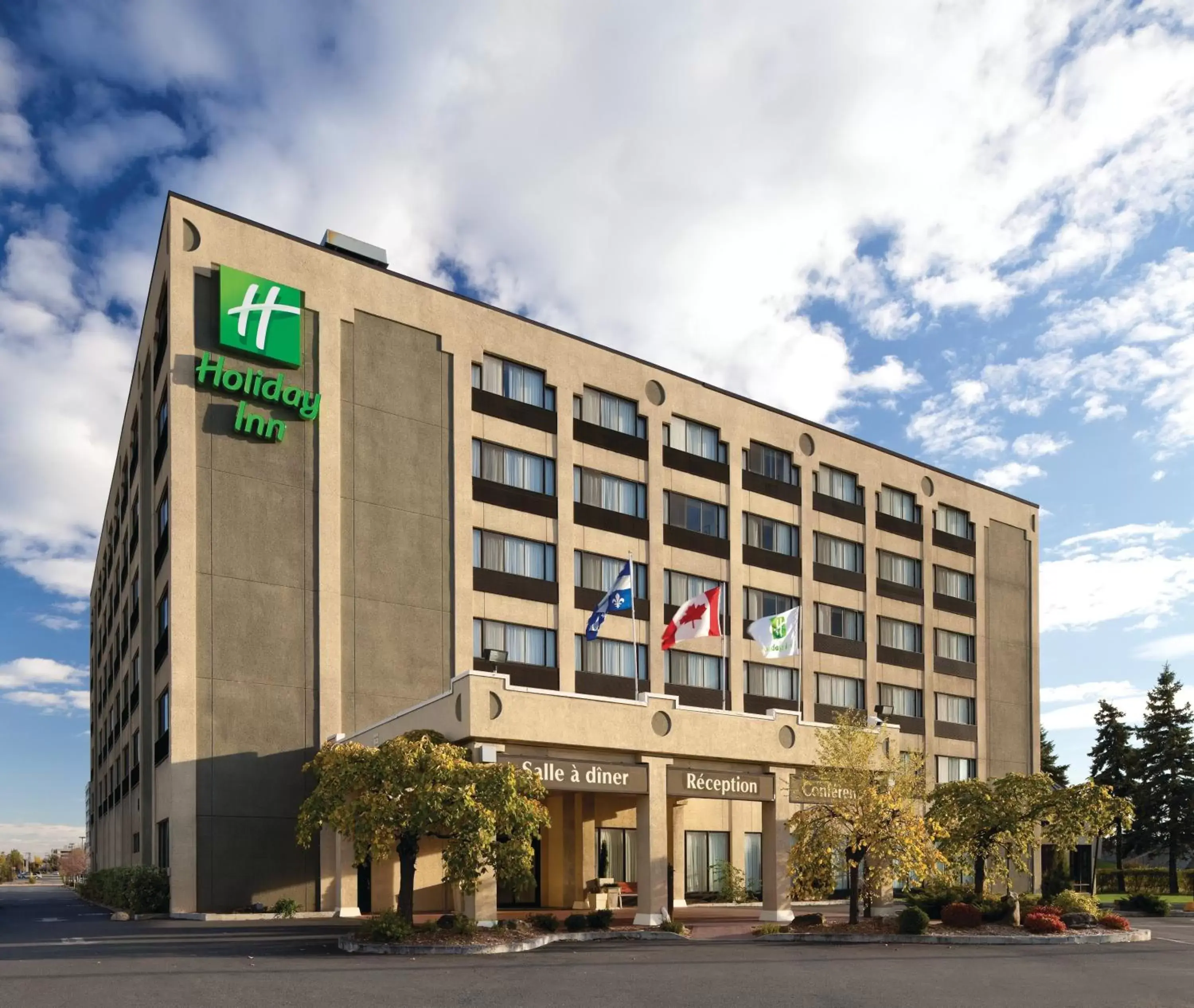 Property Building in Holiday Inn Montreal Longueuil, an IHG Hotel