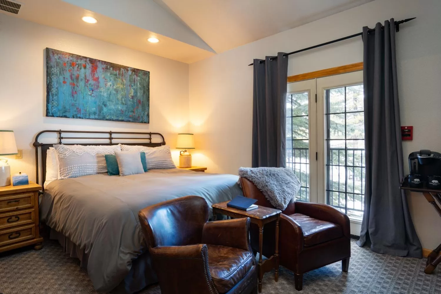 Bed in Black Bear Lodge