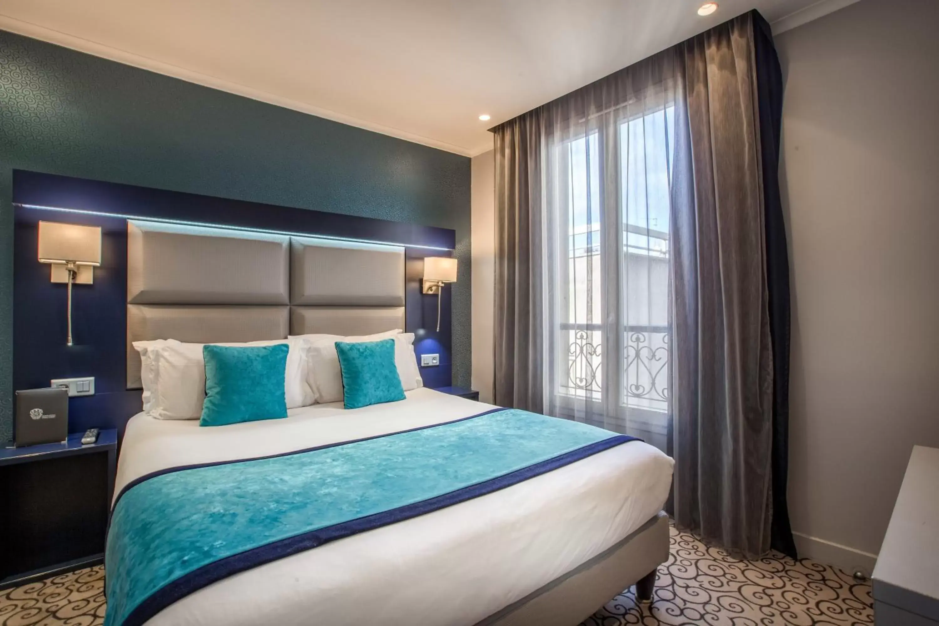 Bedroom, Bed in Prince Albert Montmartre Bedroom, Bed in Prince Albert Montmartre