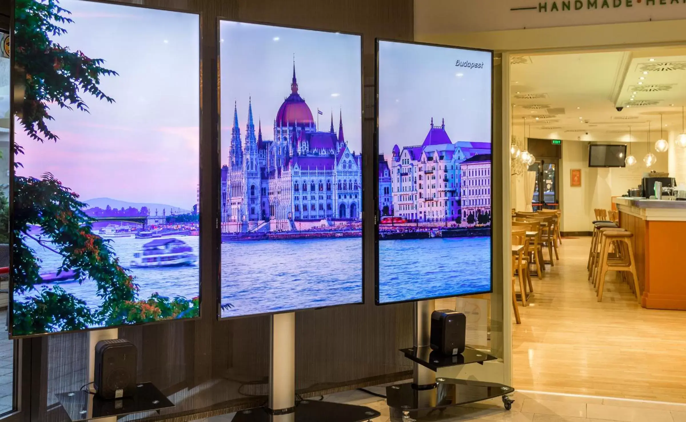 Lobby or reception in Leonardo Hotel Budapest