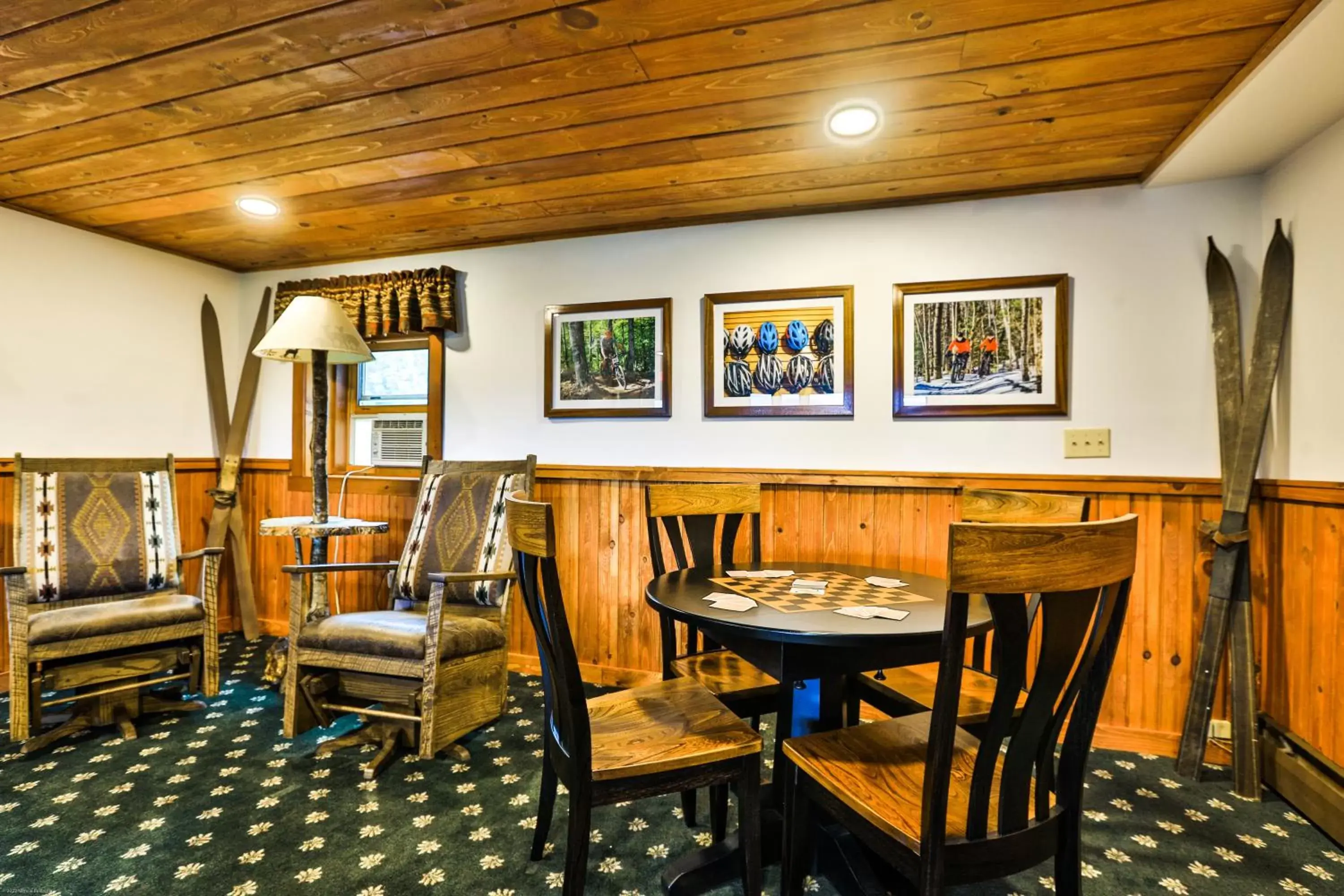 Lounge or bar, Restaurant/Places to Eat in Garnet Hill Lodge