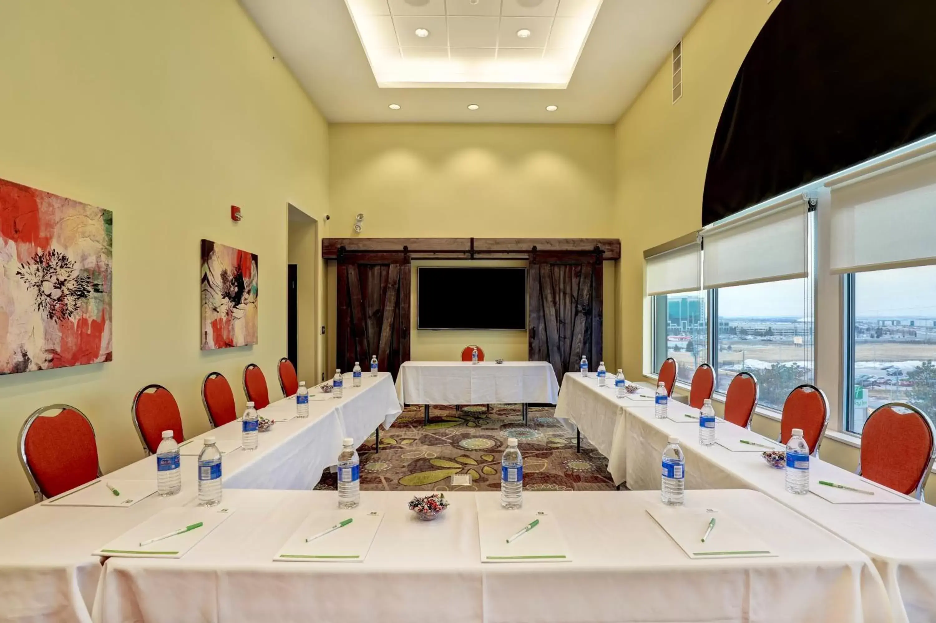 Meeting/conference room in Holiday Inn - Mississauga Toronto West, an IHG Hotel