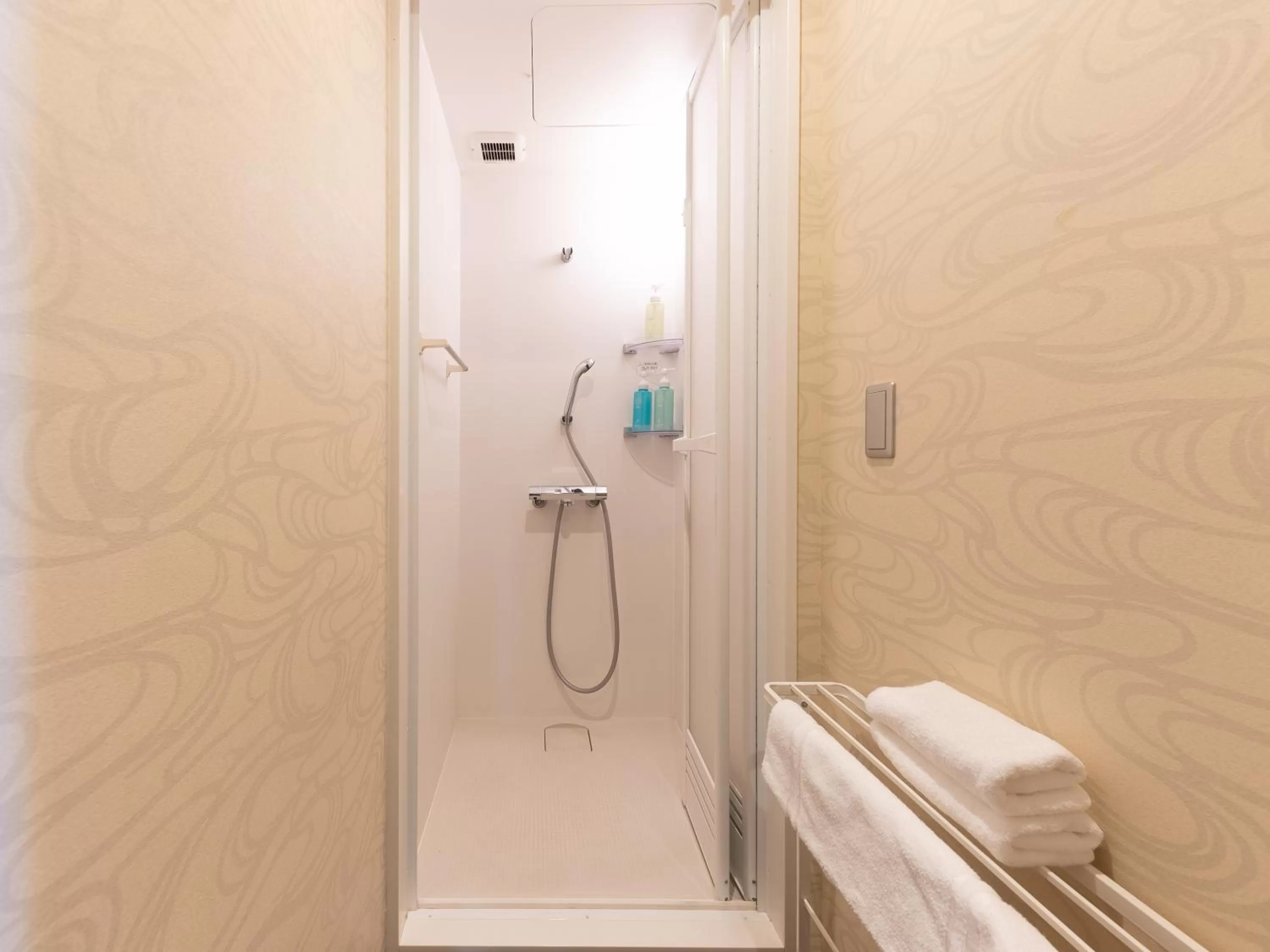Shower in Hiromas Hotel Kura