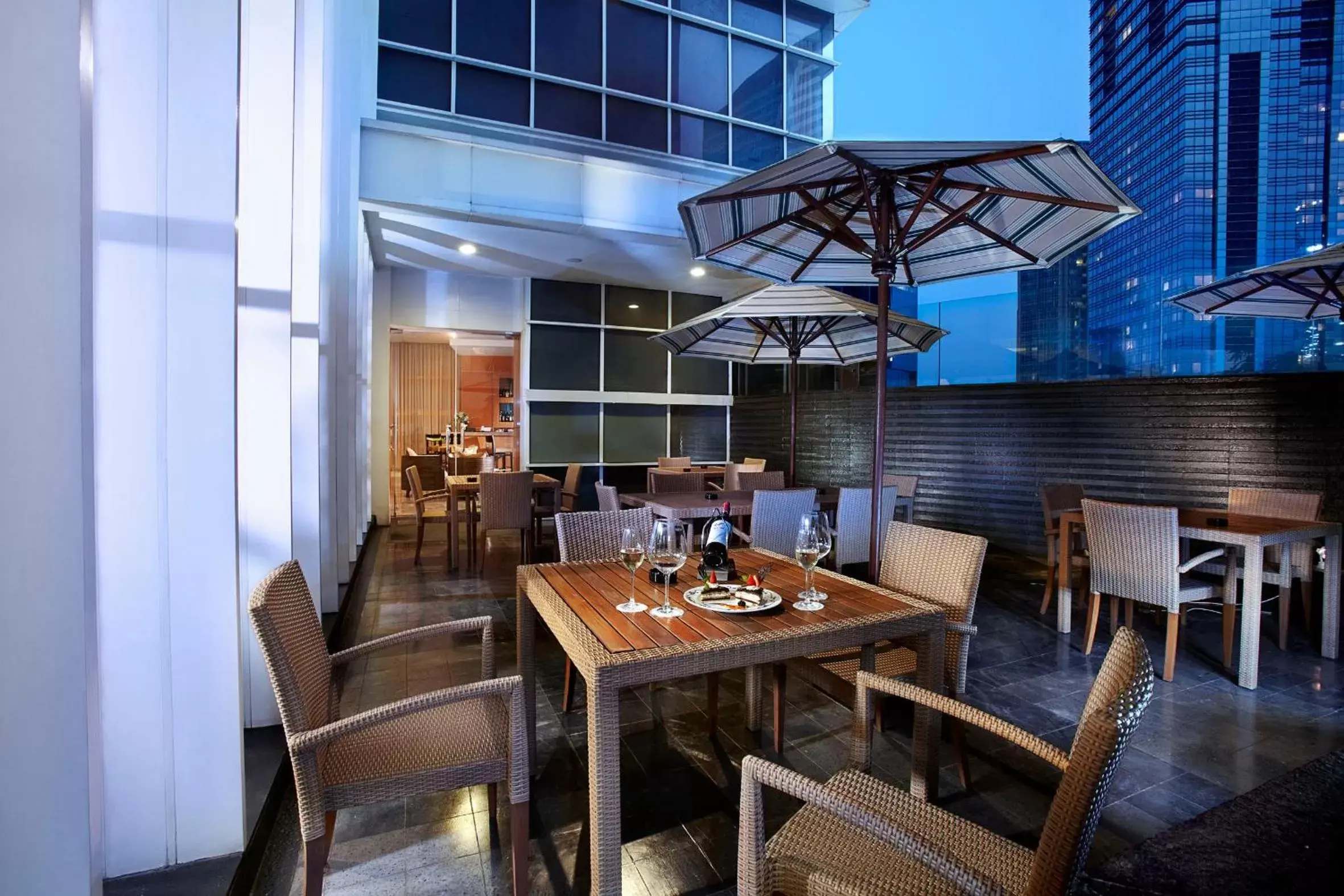 Balcony/Terrace, Restaurant/Places to Eat in Oakwood Premier Cozmo Jakarta