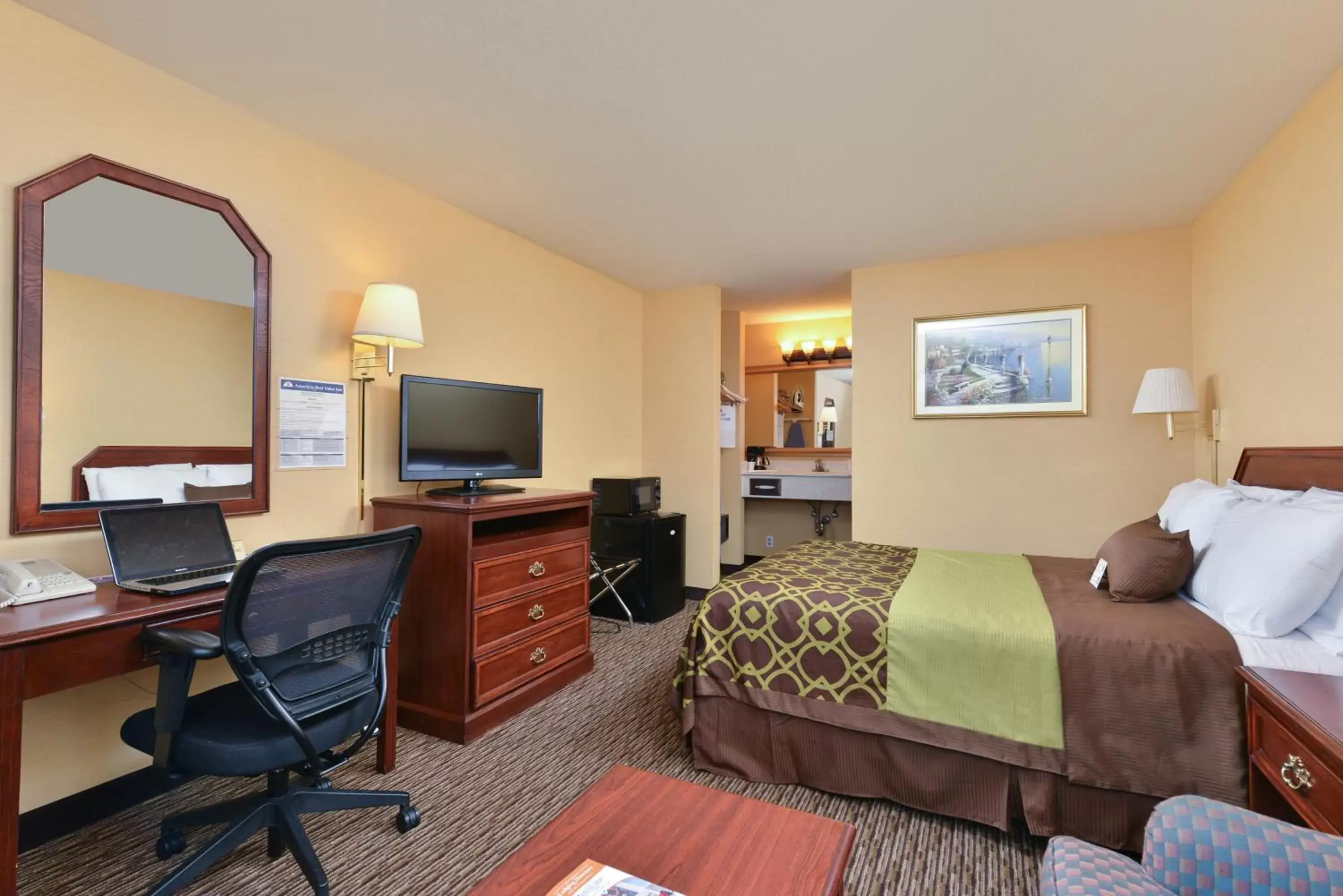 Photo of the whole room in Americas Best Value Inn San Jose