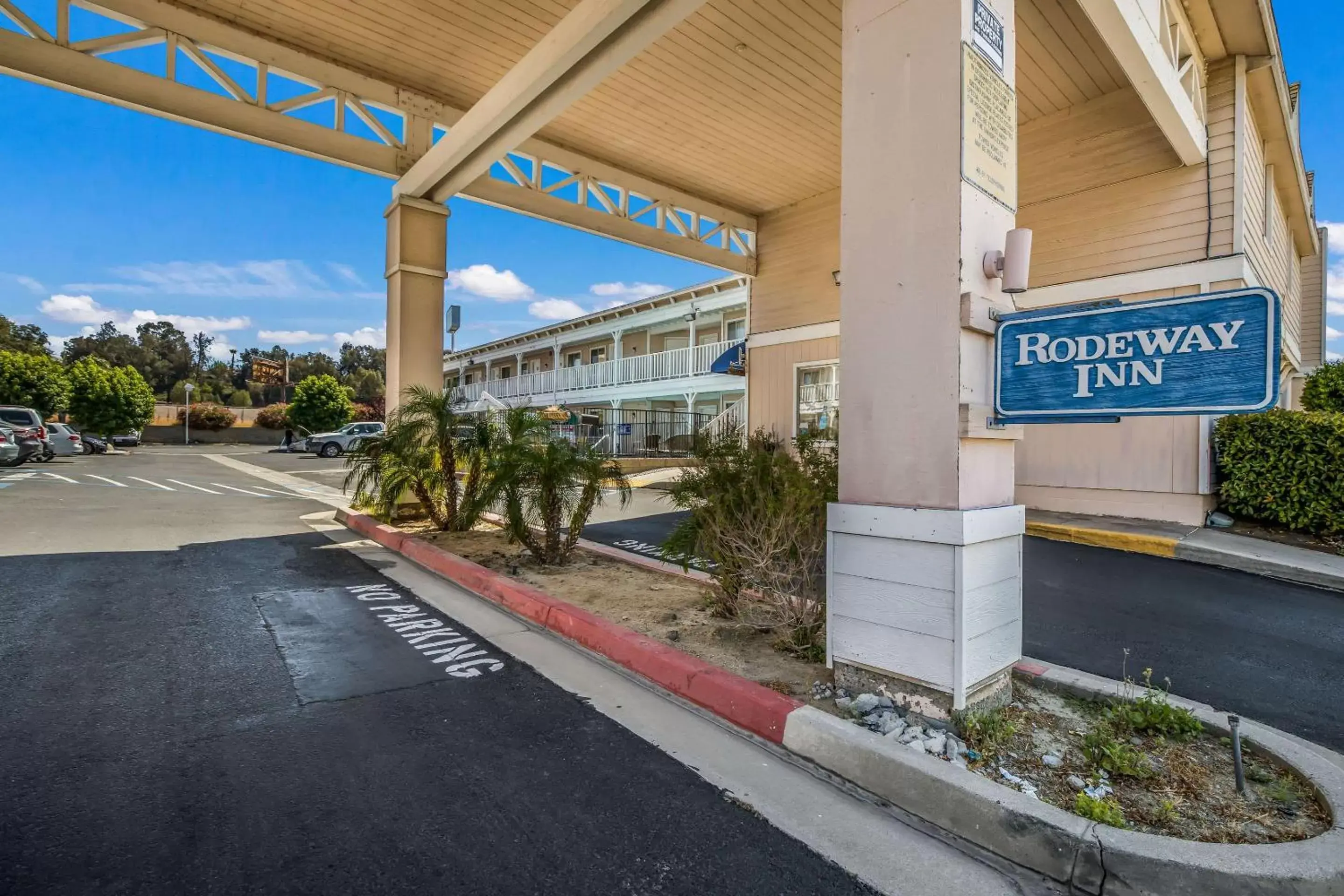 Property building in Rodeway Inn Old Town Temecula Property building in Rodeway Inn Old Town Temecula